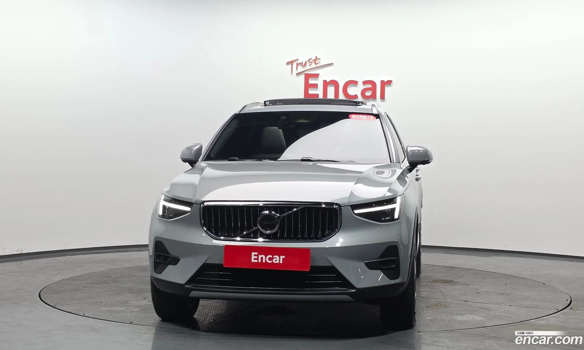 Volvo XC40 2024 — 2