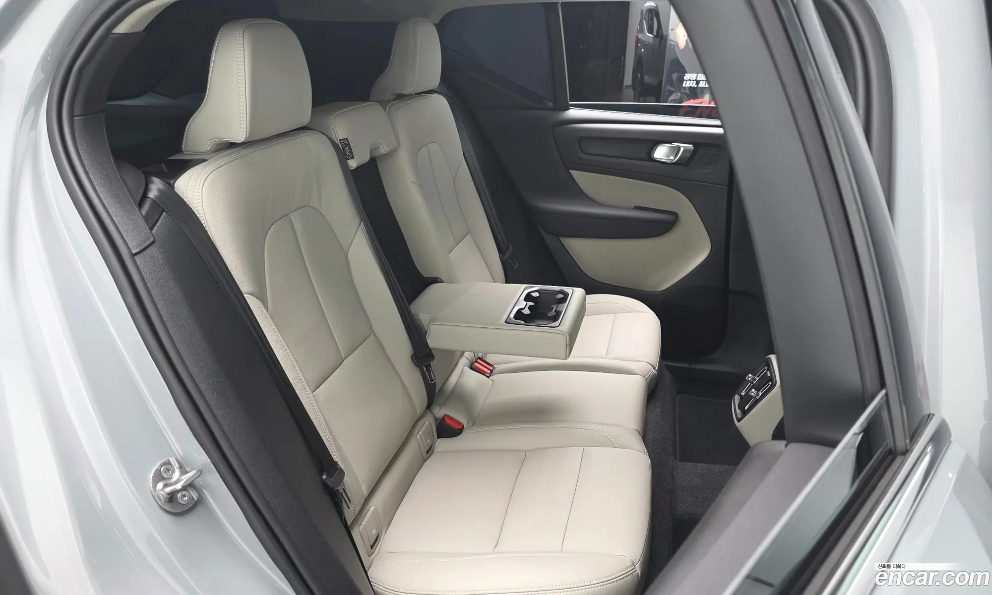 Volvo XC40 2024 — 12