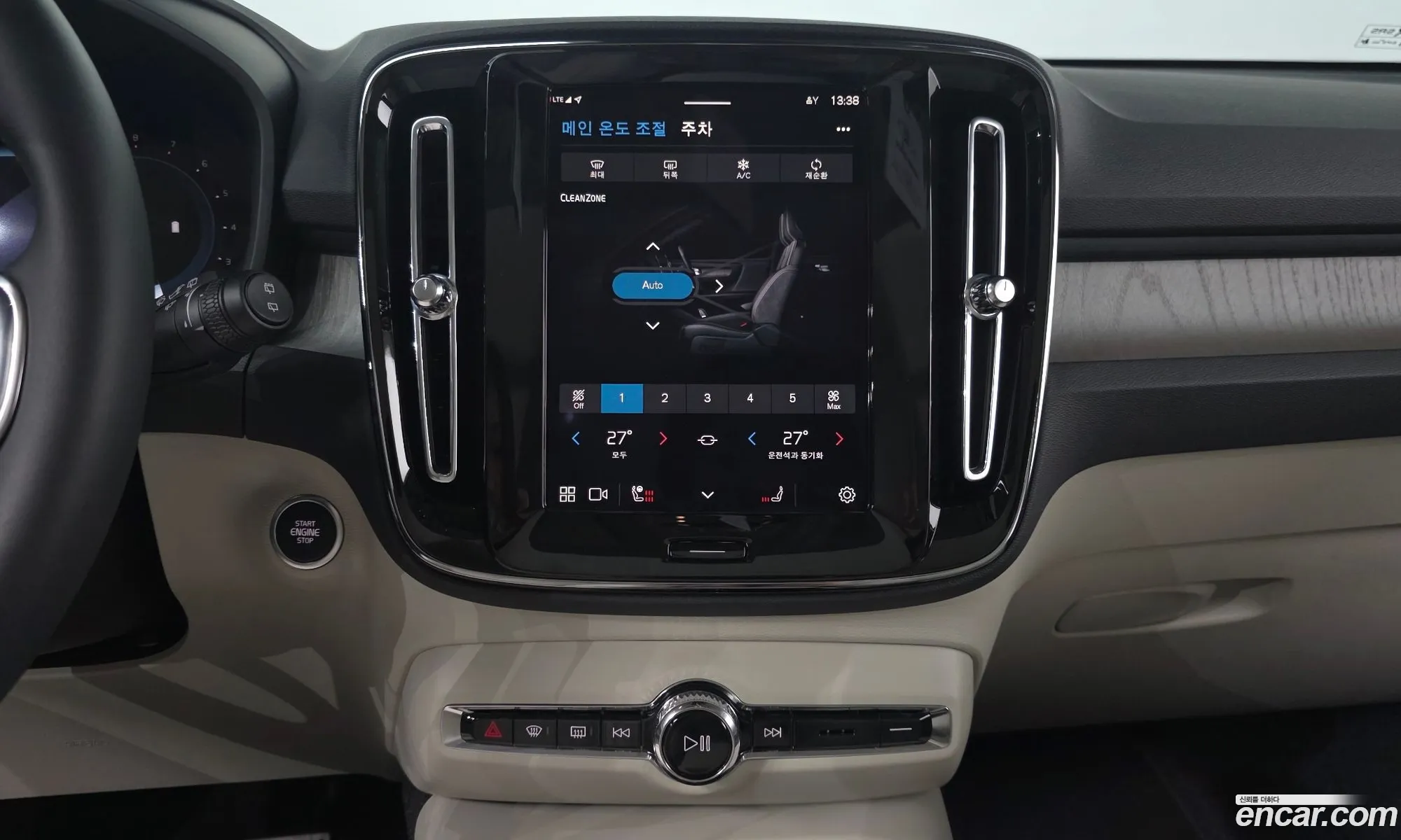 Volvo XC40 2024 — 13