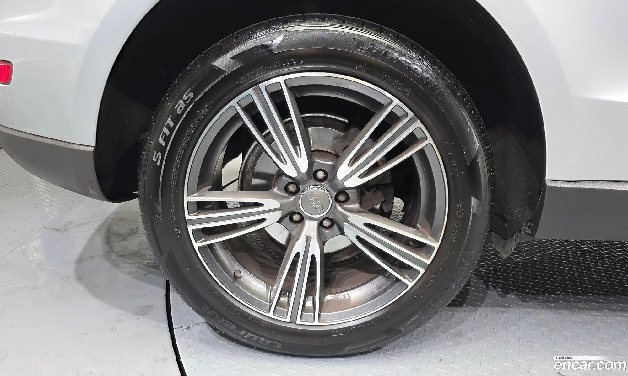 Audi Q5 2011 WAUZZZ8R2CA007192 — 3