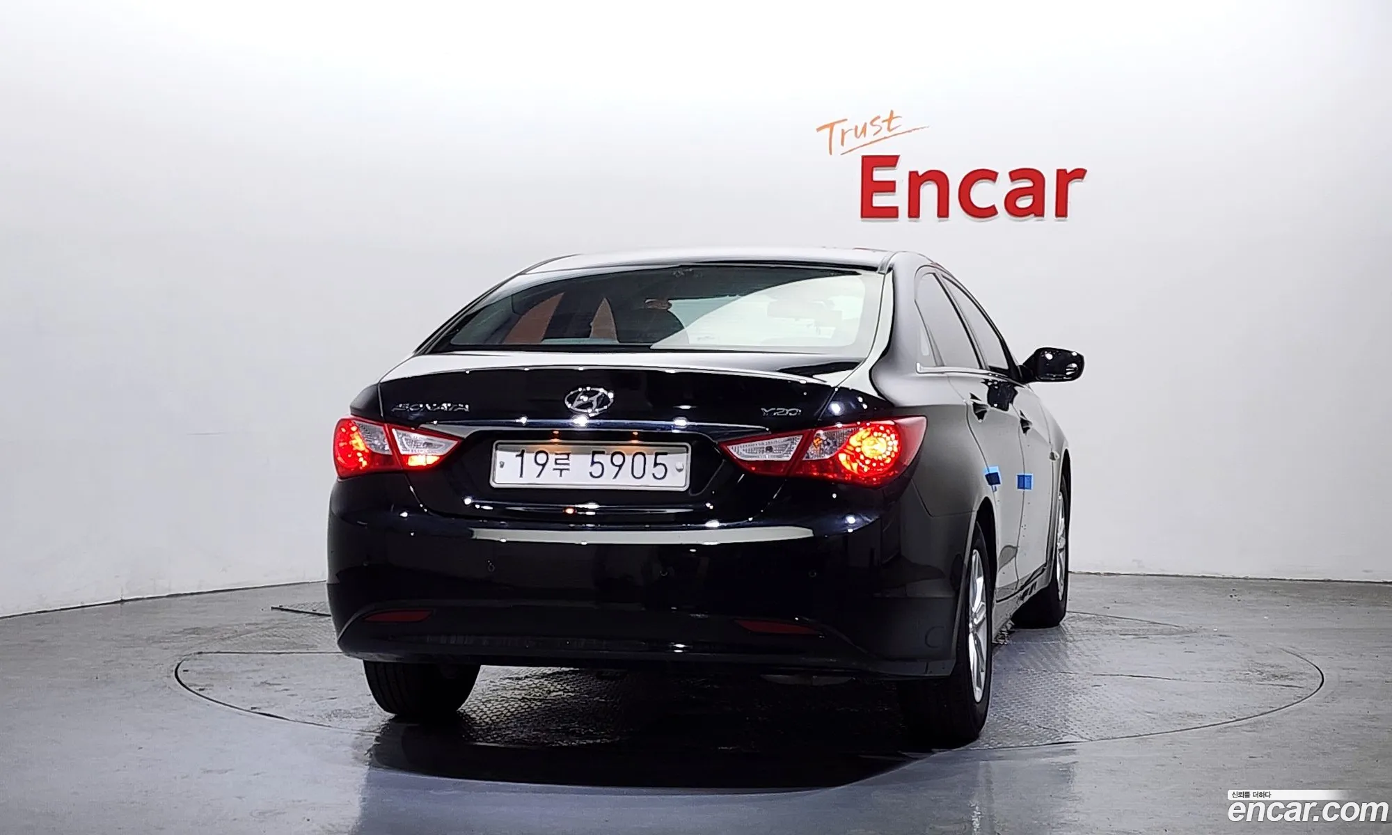 Hyundai YF Sonata 2009 — 20
