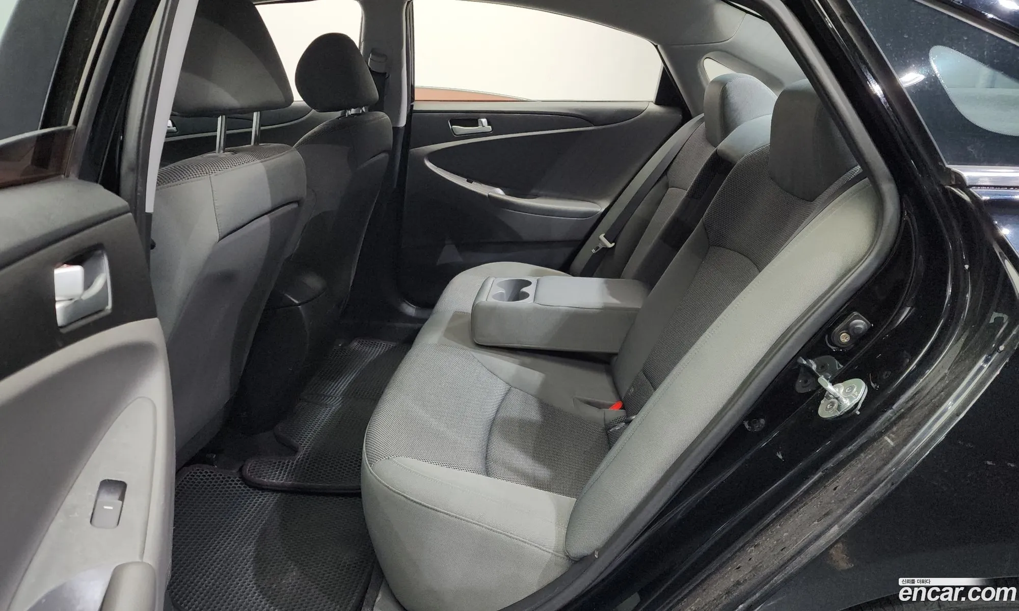 Hyundai YF Sonata 2009 — 16