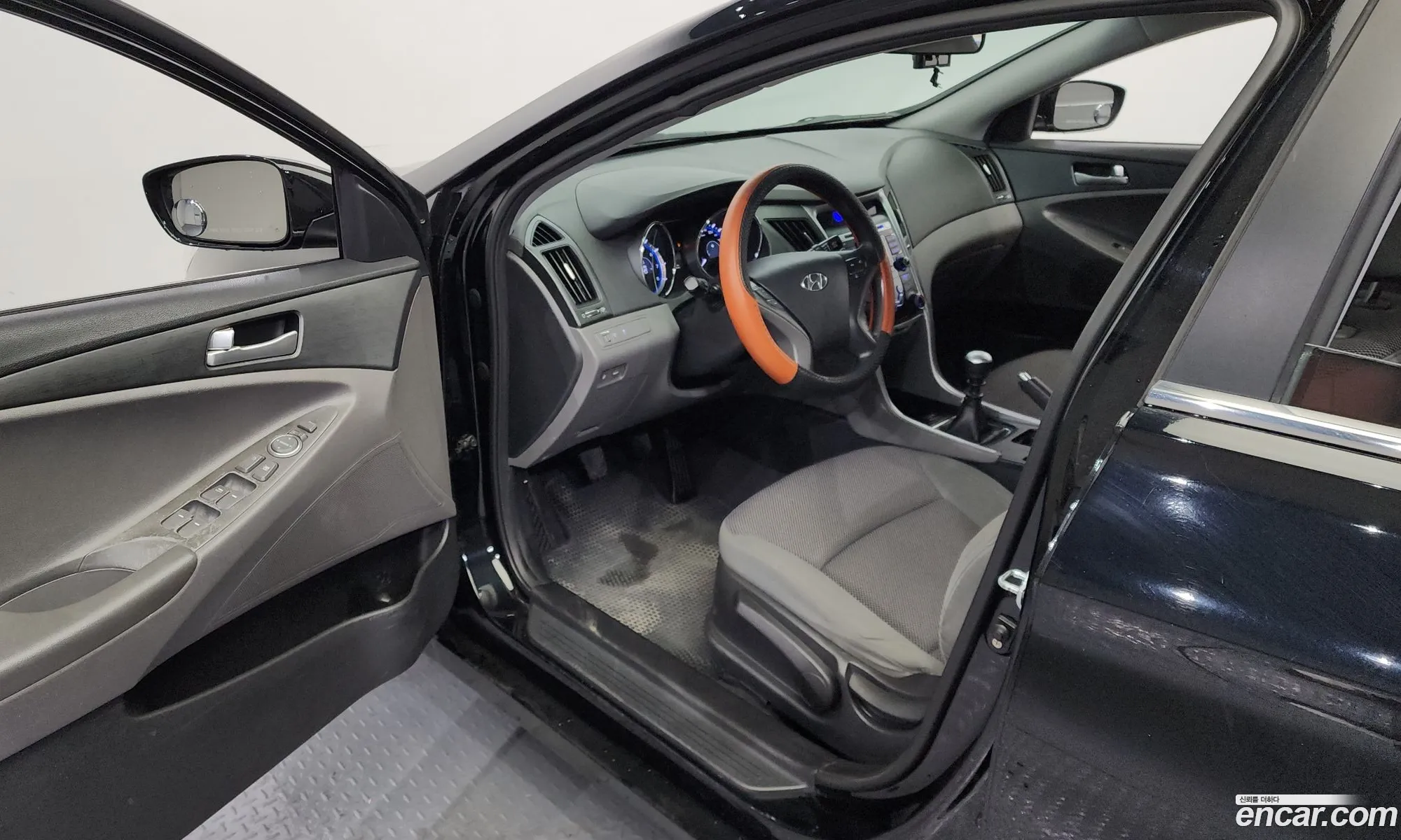 Hyundai YF Sonata 2009 — 14