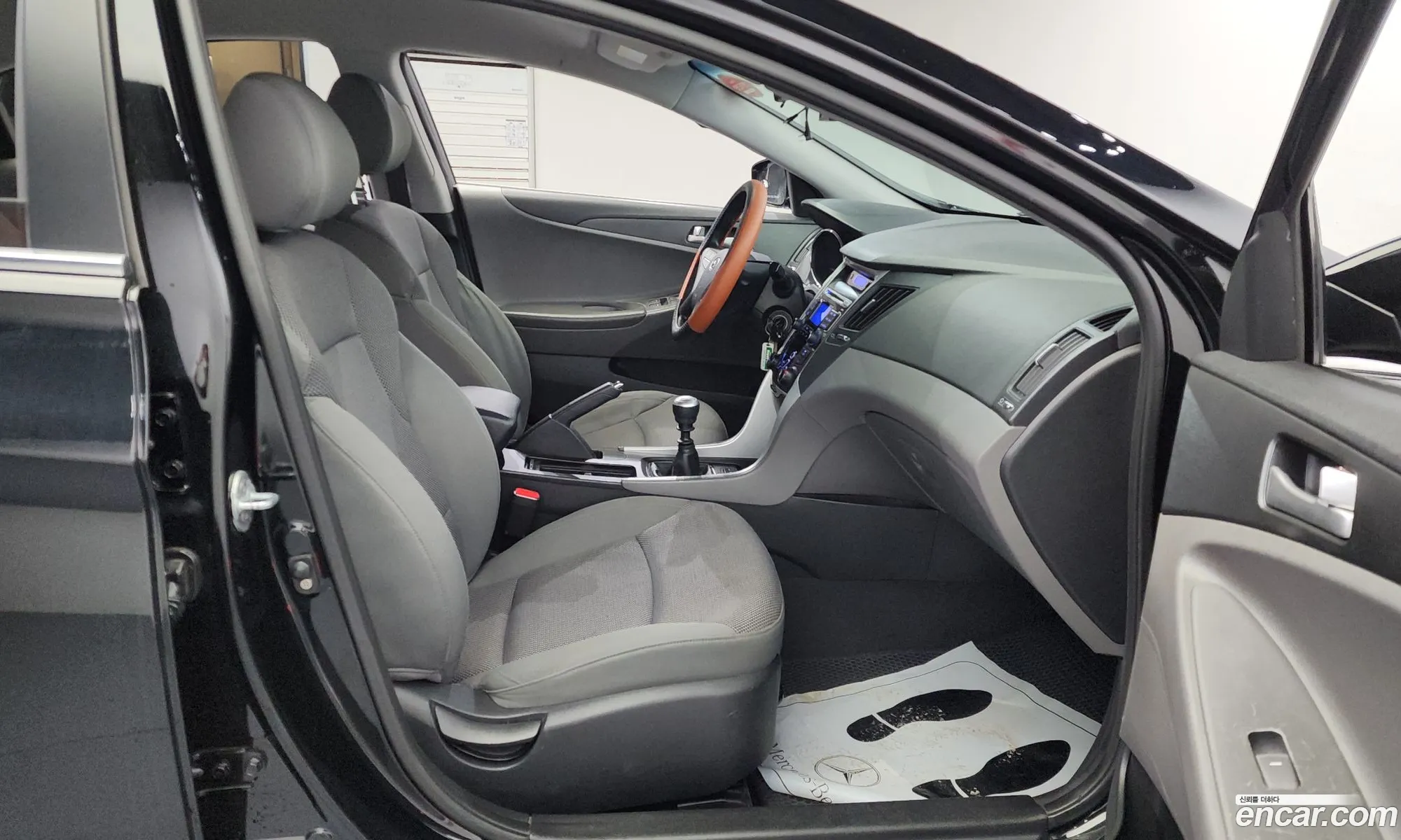 Hyundai YF Sonata 2009 — 11