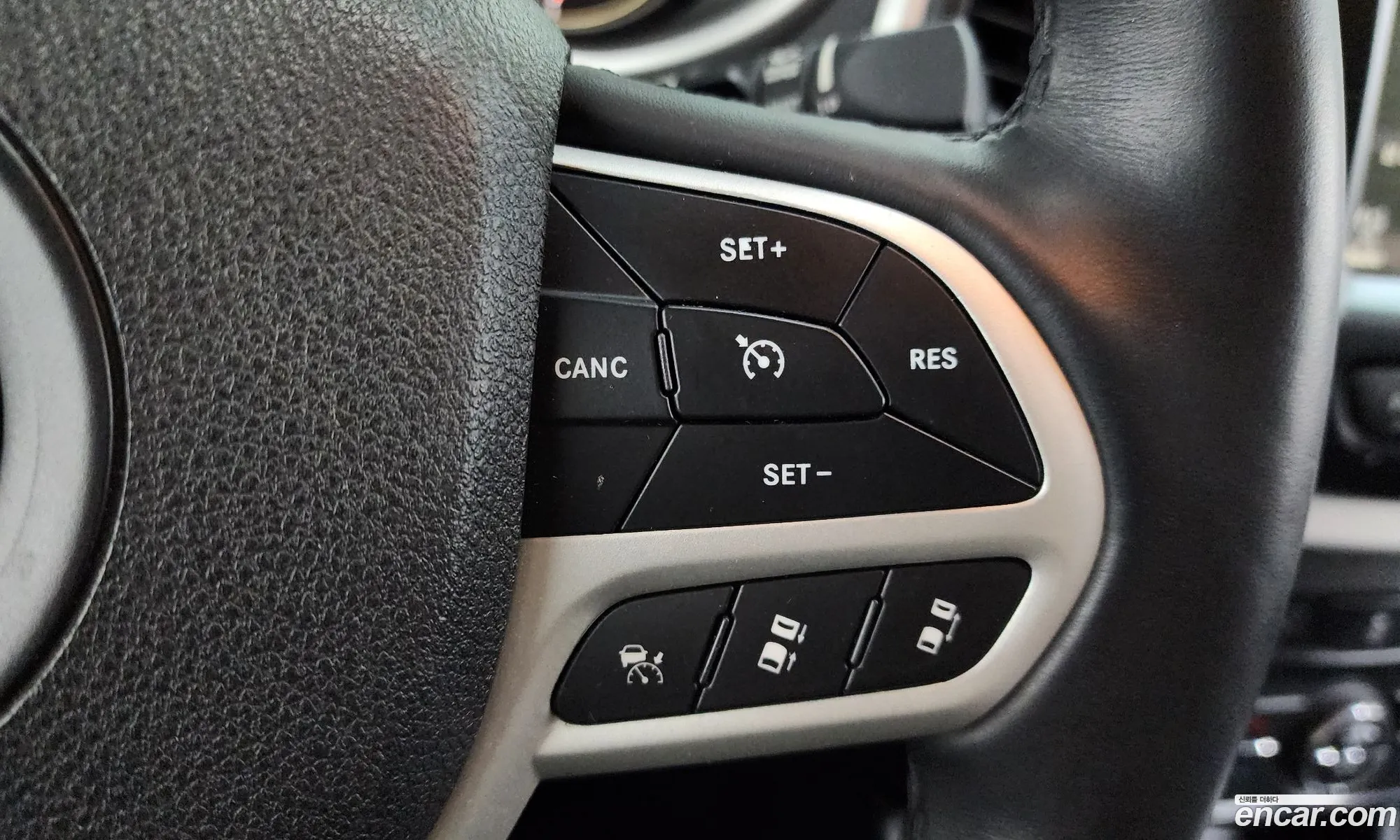 Jeep Cherokee 2017 1C4PJMCB1JD505202 — 17