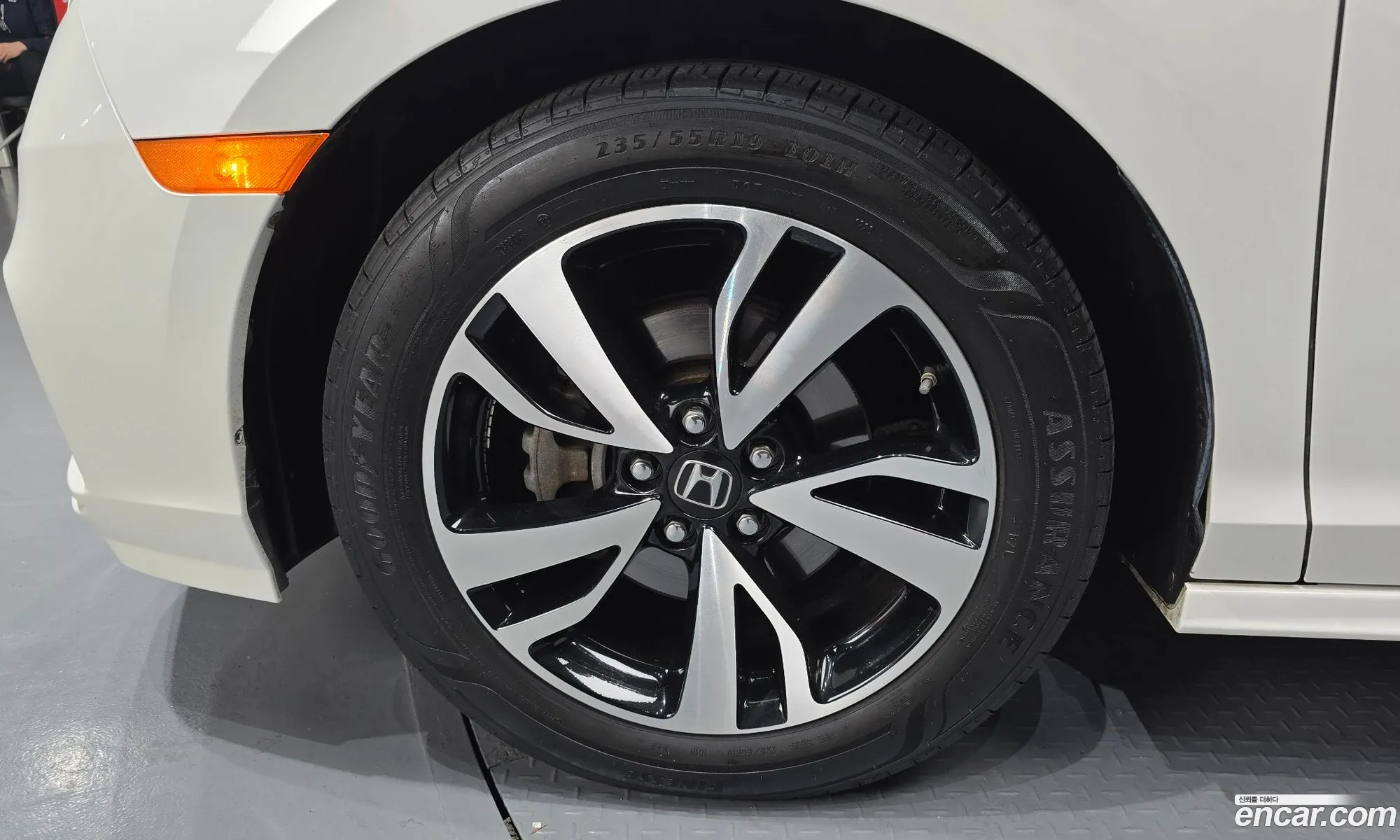 Honda Odyssey 2018 5KBRL6880JB600463 — 8
