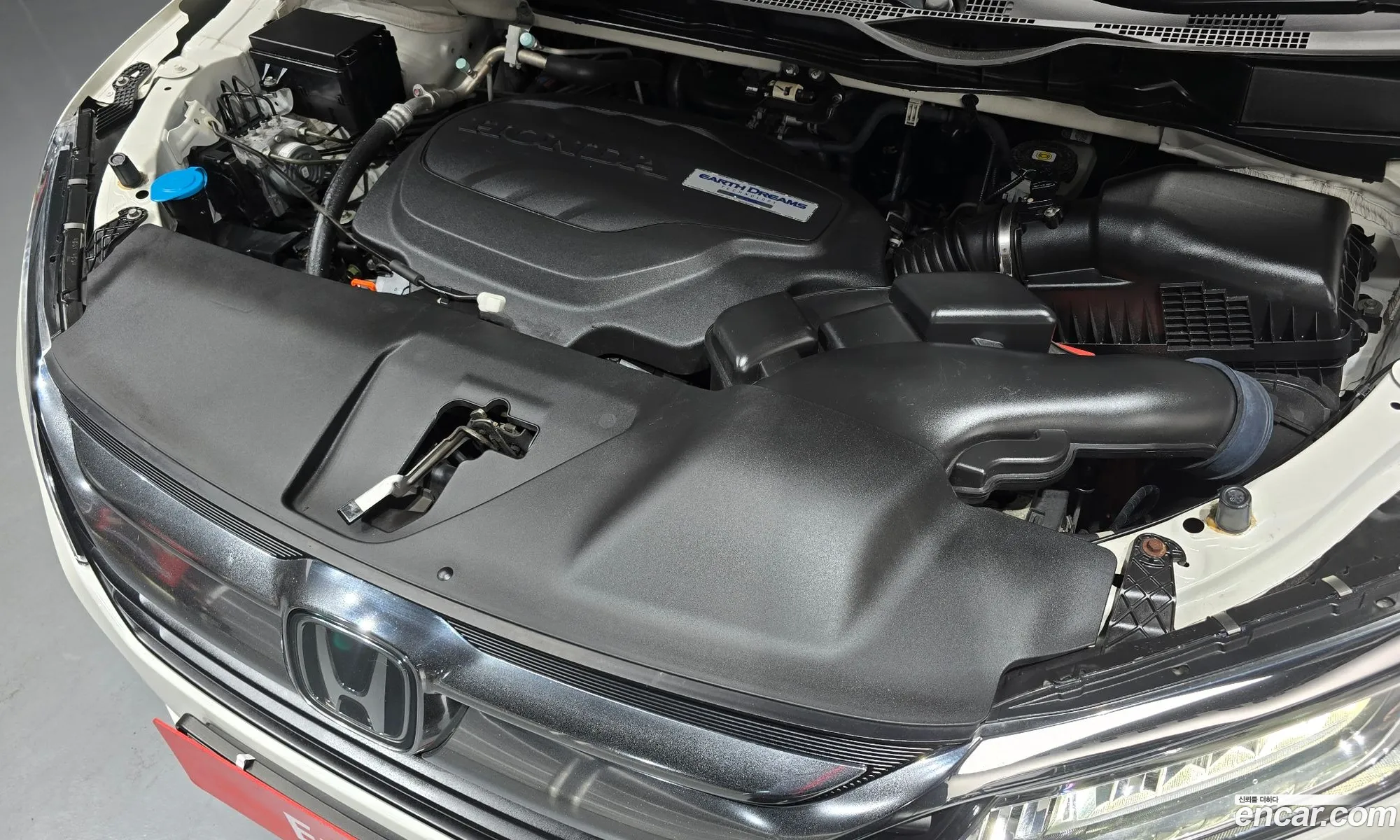 Honda Odyssey 2018 5KBRL6880JB600463 — 19