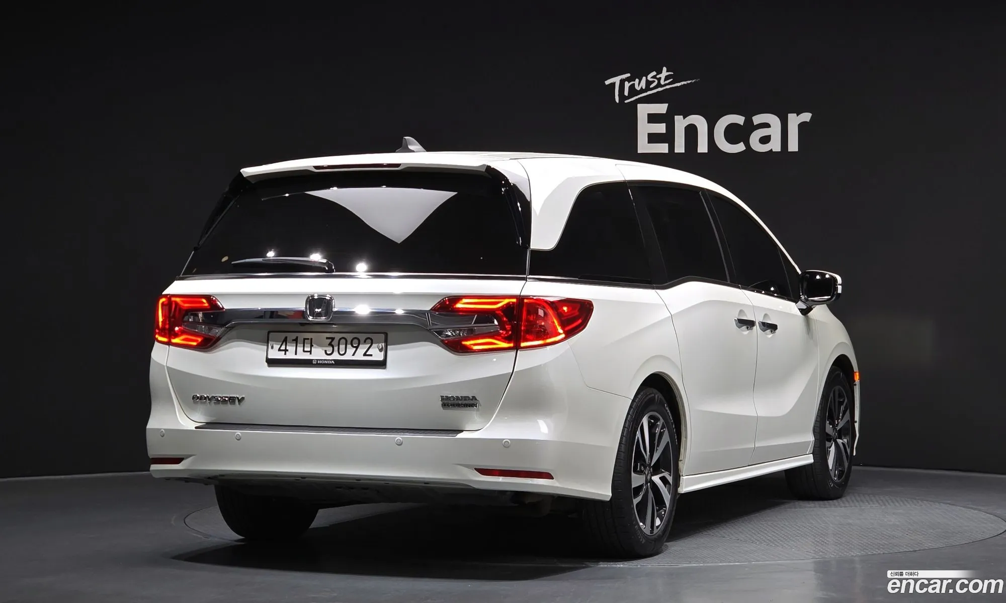 Honda Odyssey 2018 5KBRL6880JB600463 — 11