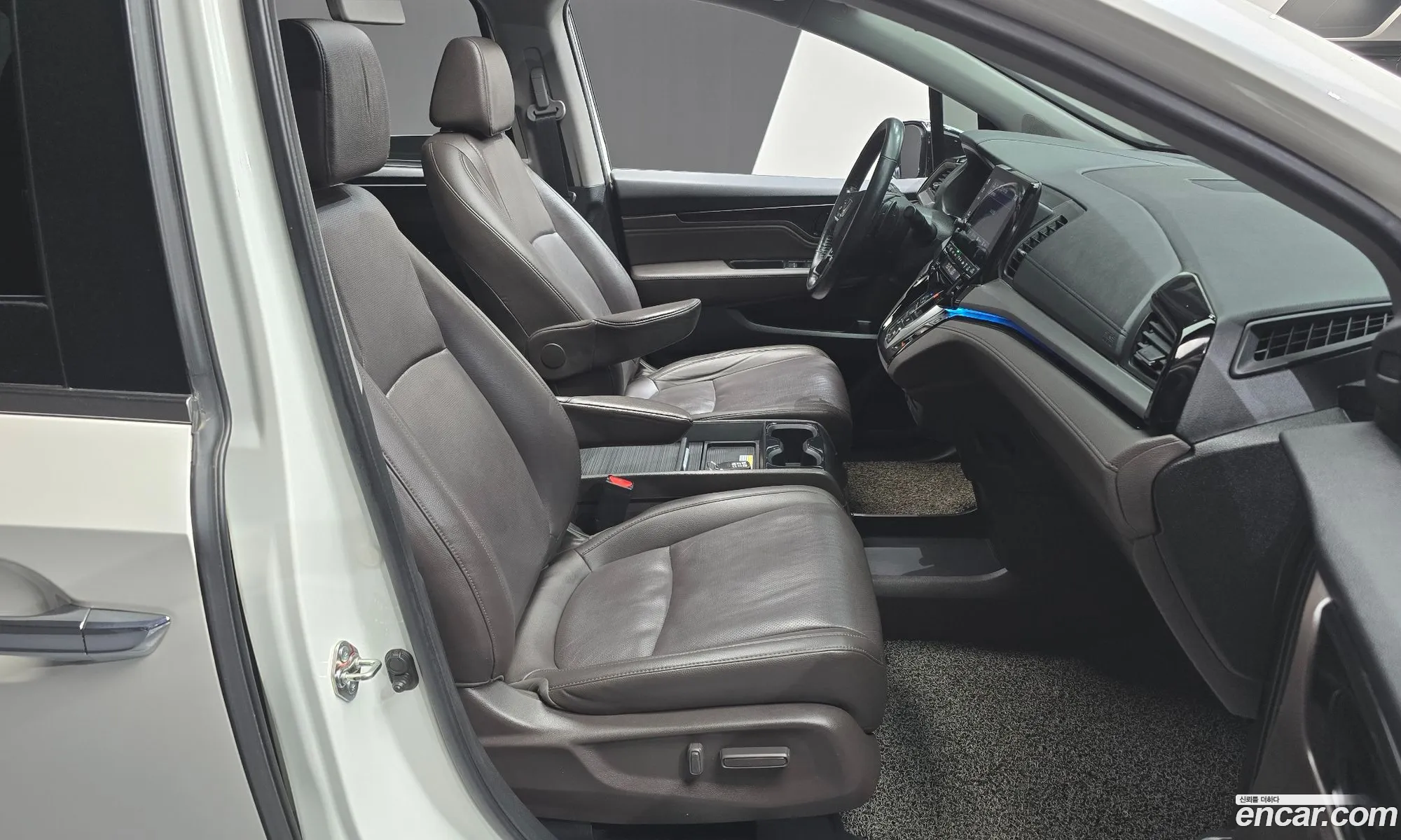 Honda Odyssey 2018 5KBRL6880JB600463 — 18
