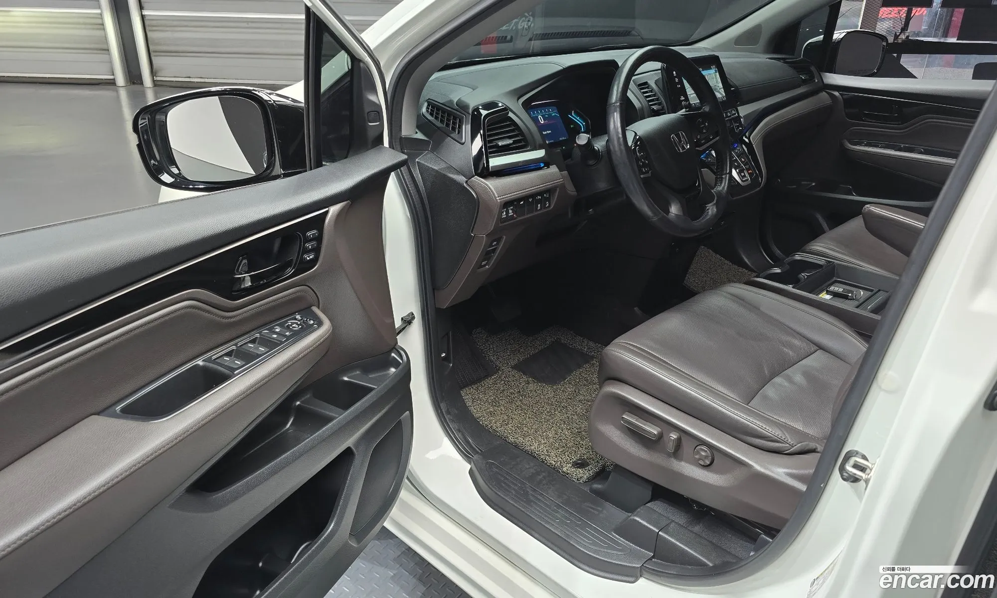 Honda Odyssey 2018 5KBRL6880JB600463 — 12