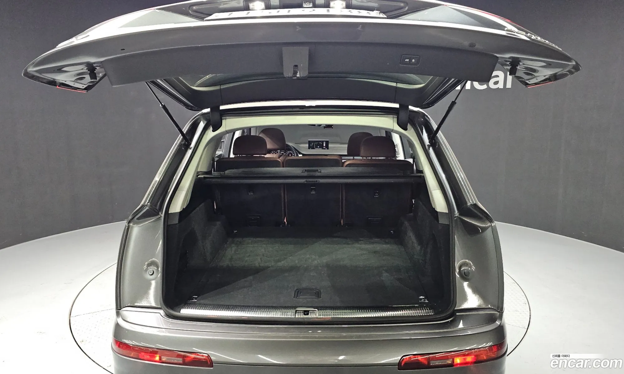 Audi Q7 2019 WAUZZZ4M9KD046482 — 10