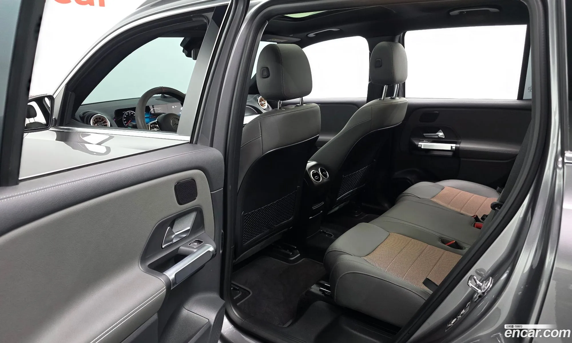 Mercedes-Benz EQB X243 2023 — 14