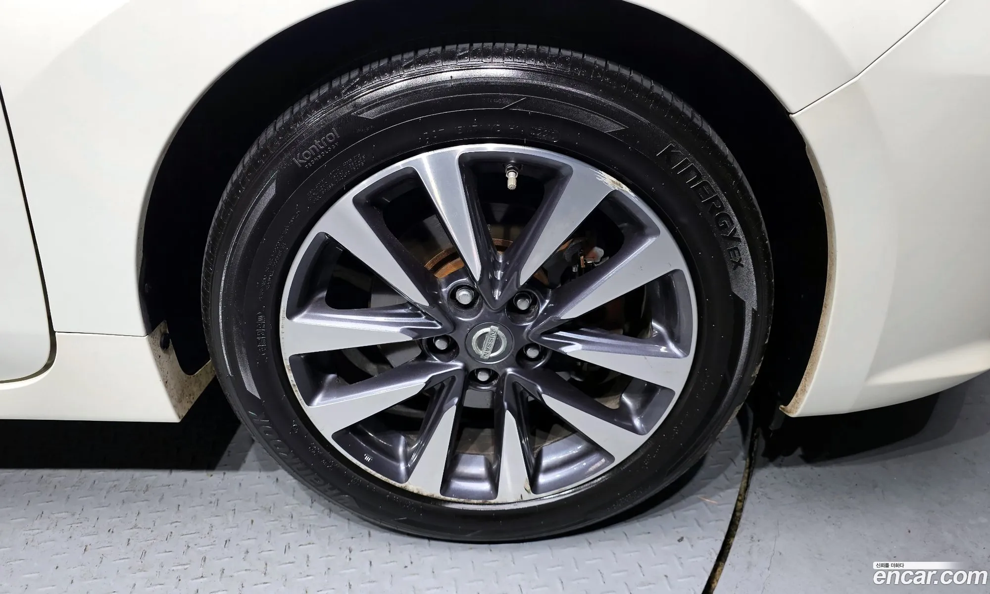 Nissan Altima 2017 1N4AL3AP6HC152602 — 4