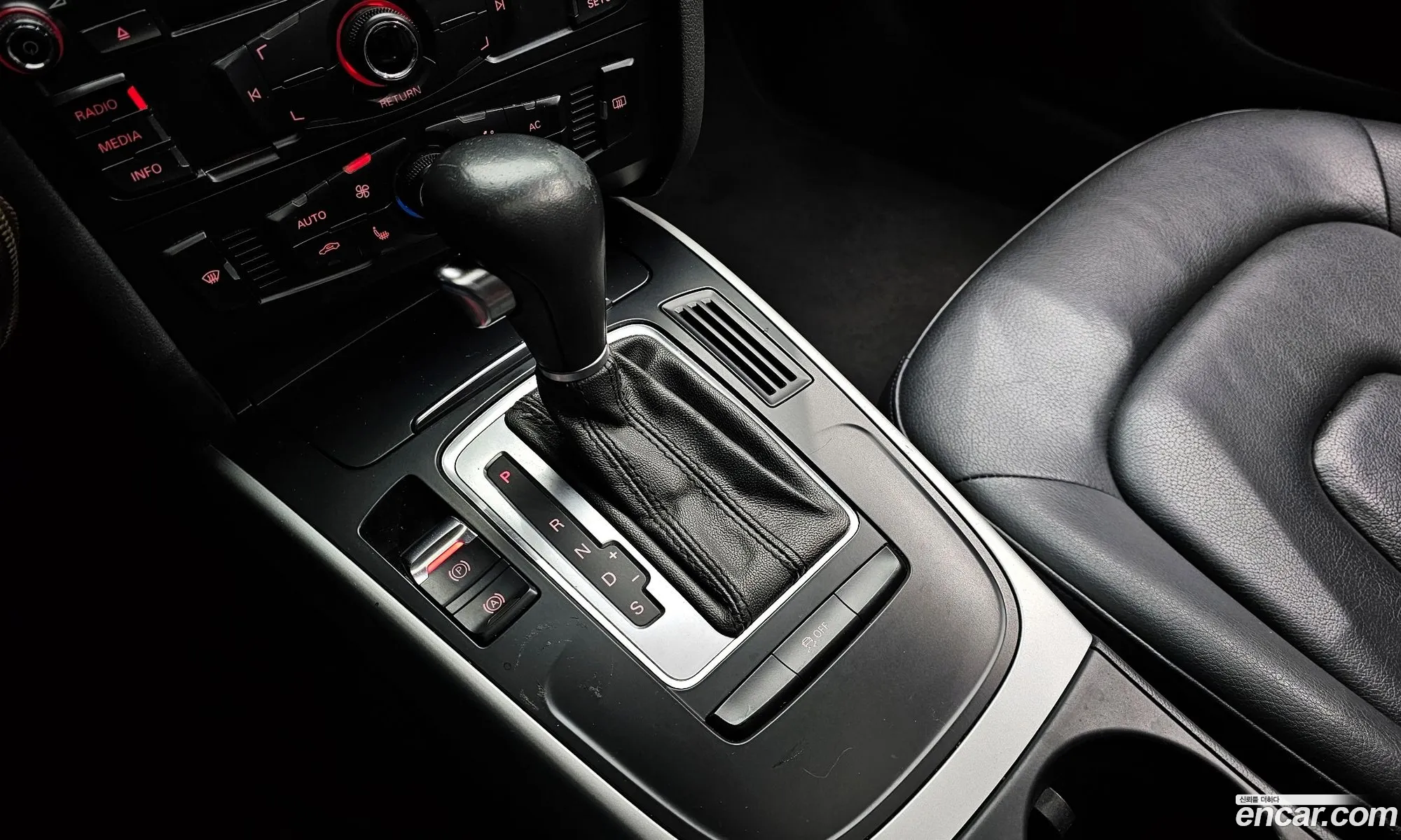 Audi A4 2011 WAUZZZ8K3CN011635 — 11