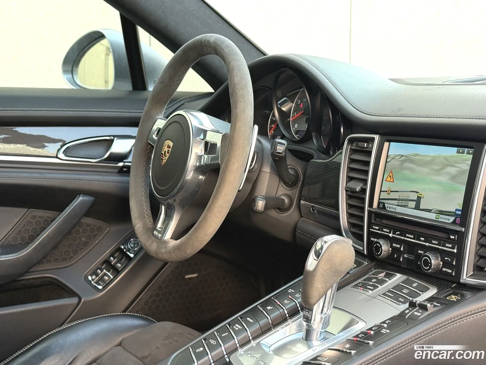 Porsche Panamera 2012 — 18