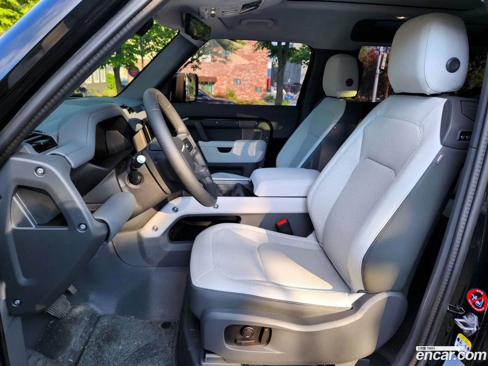 Land Rover Defender 2025 — 15