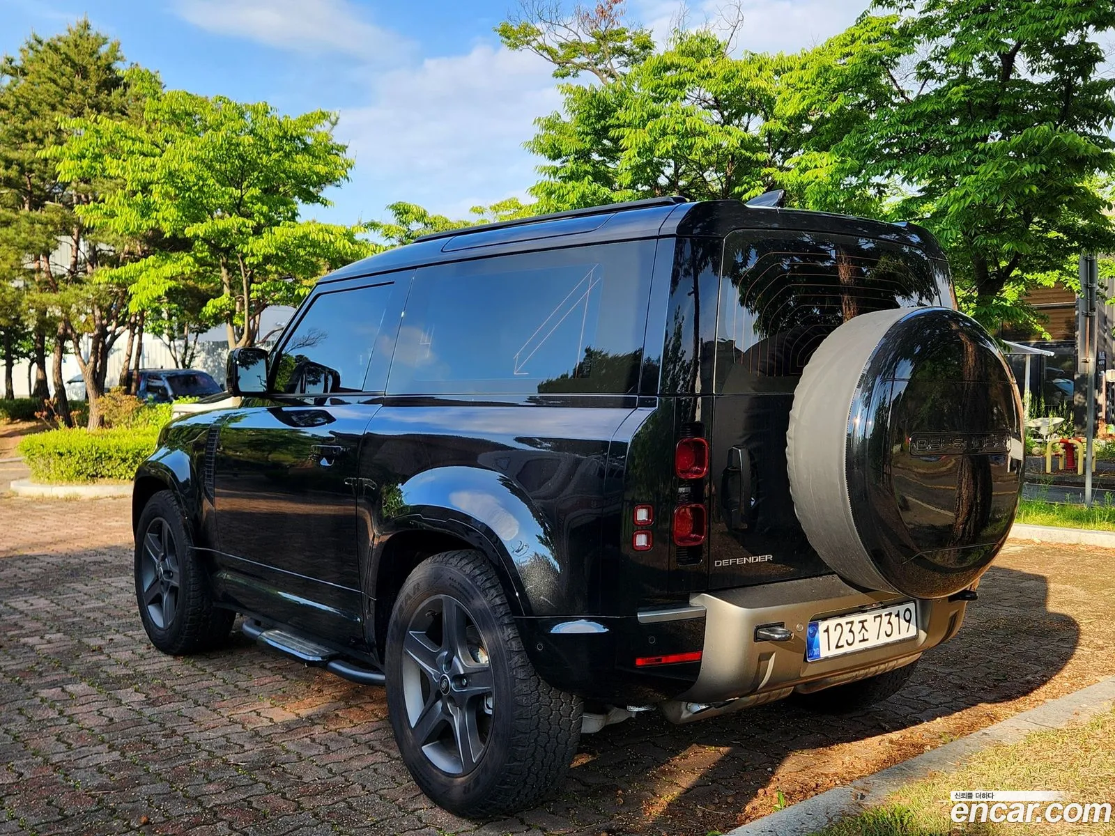 Land Rover Defender 2025 — 17