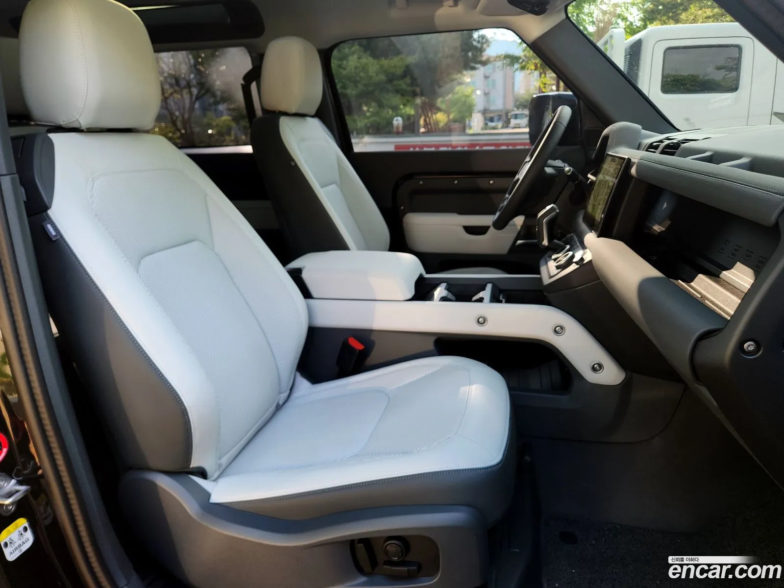 Land Rover Defender 2025 — 10