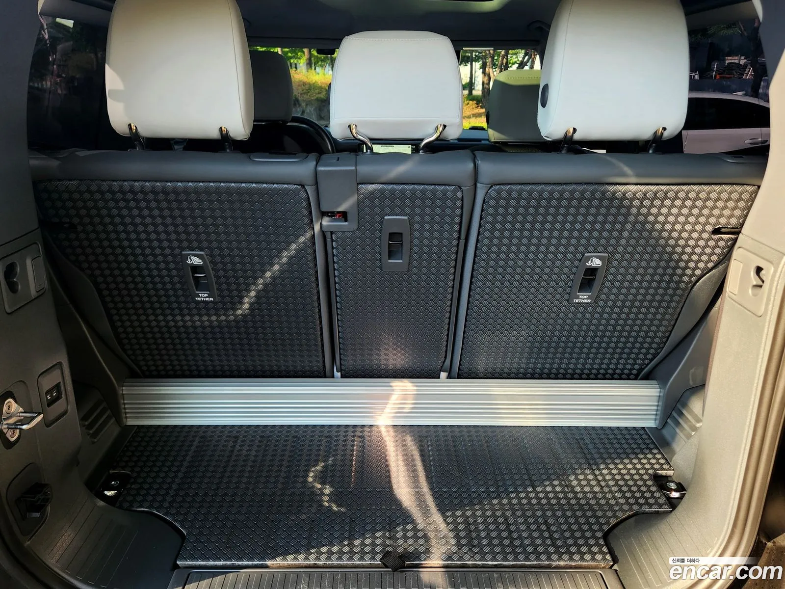 Land Rover Defender 2025 — 7