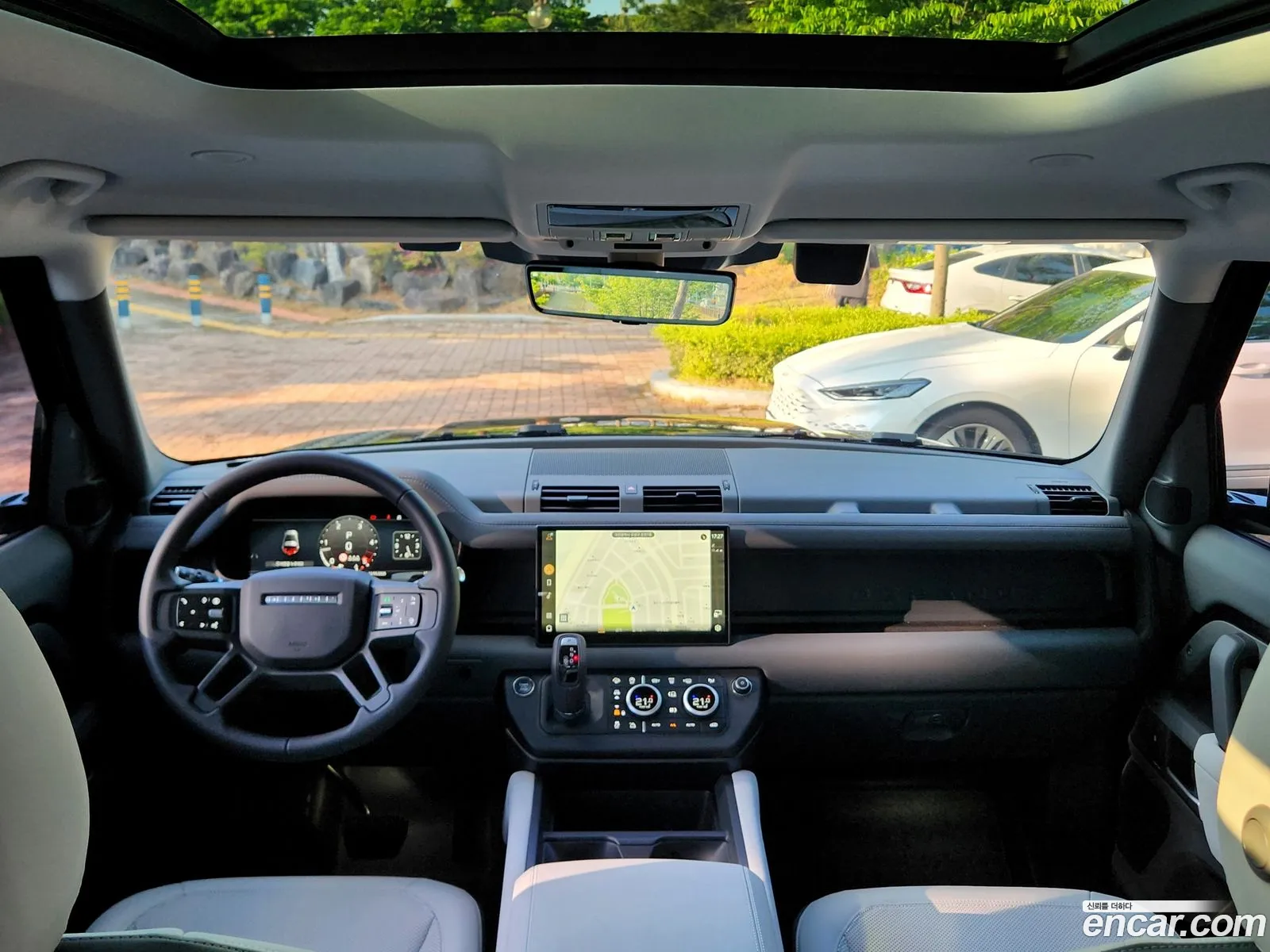 Land Rover Defender 2025 — 16