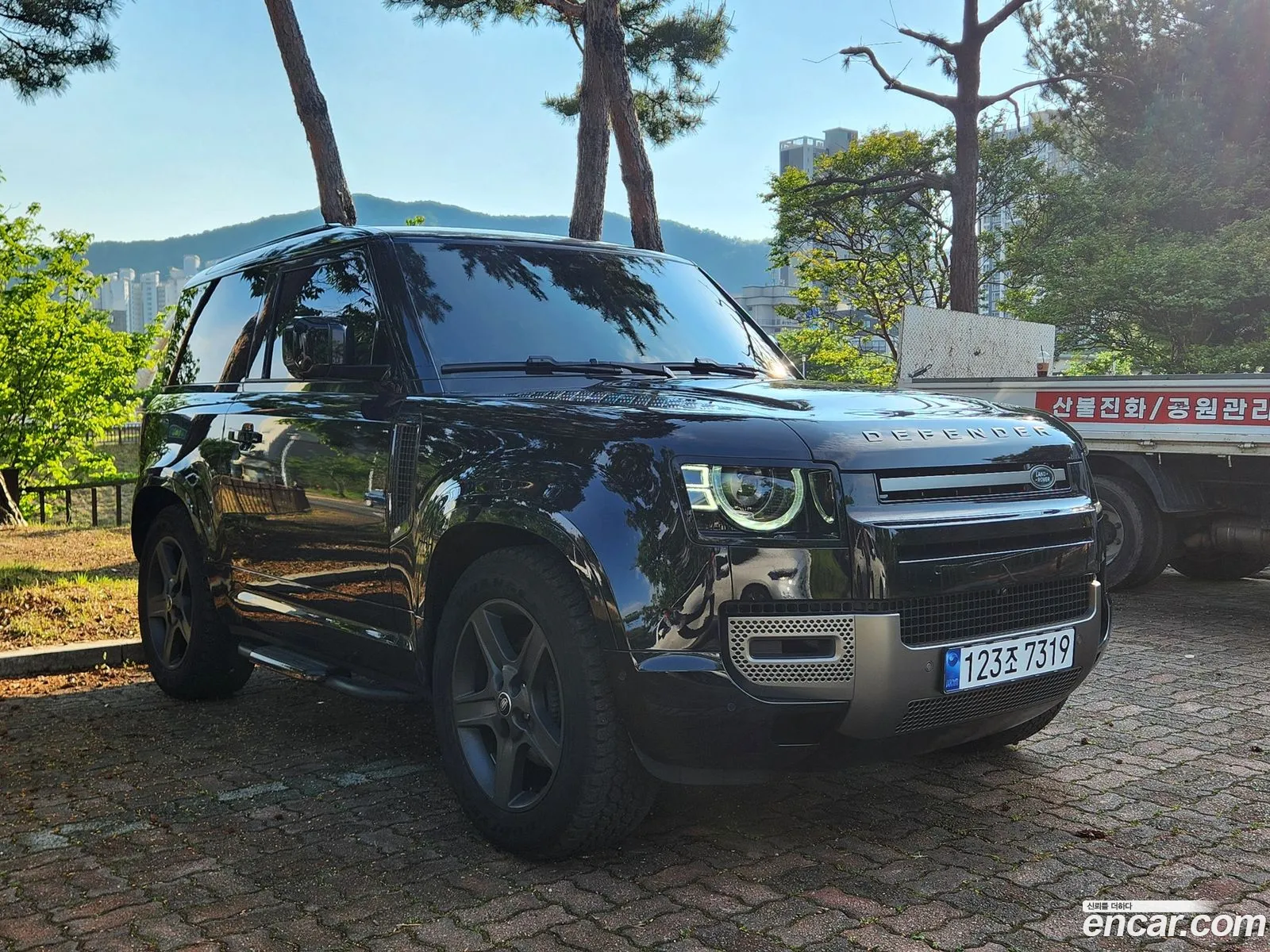 Land Rover Defender 2025 — 18