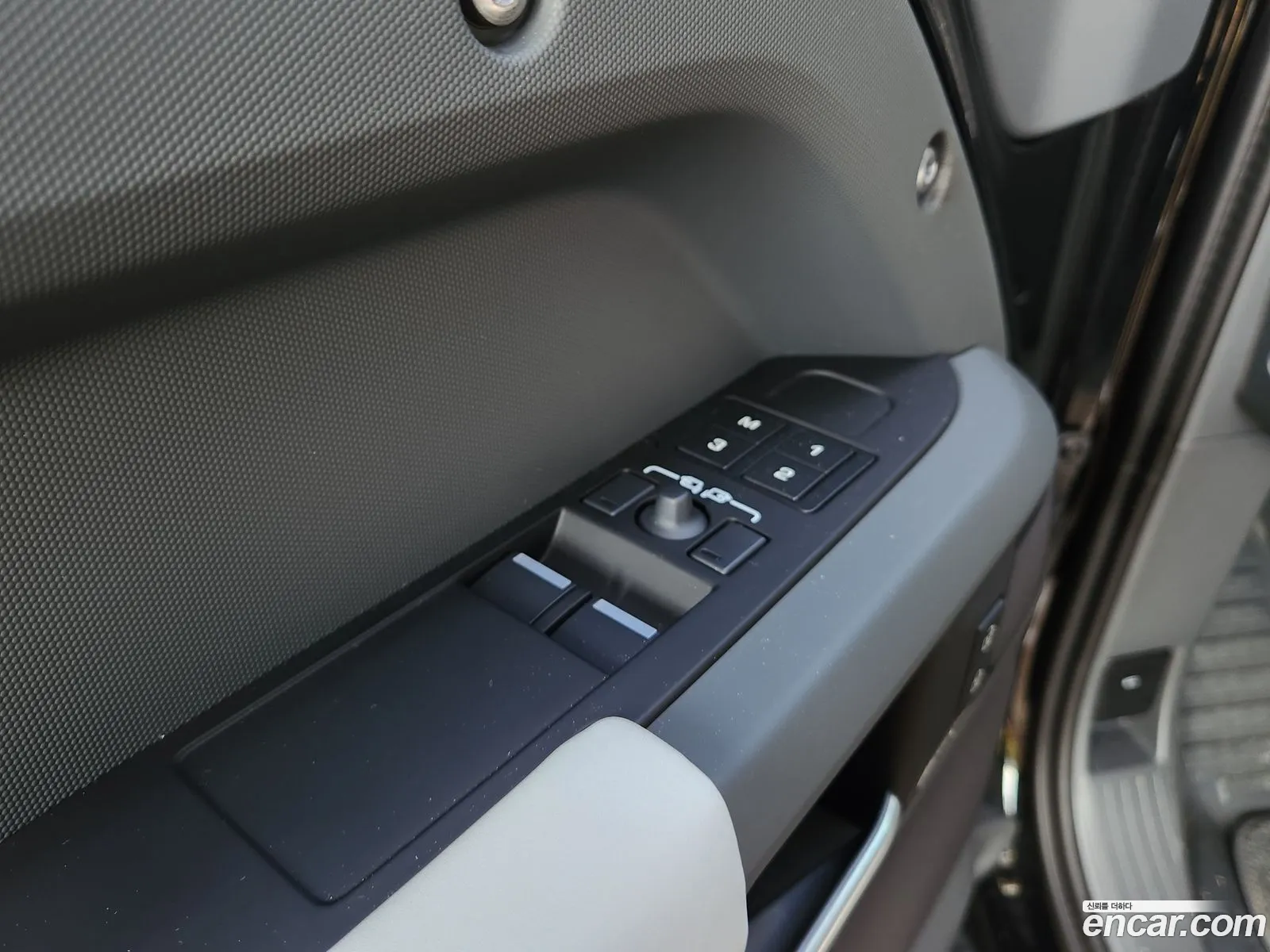 Land Rover Defender 2025 — 4