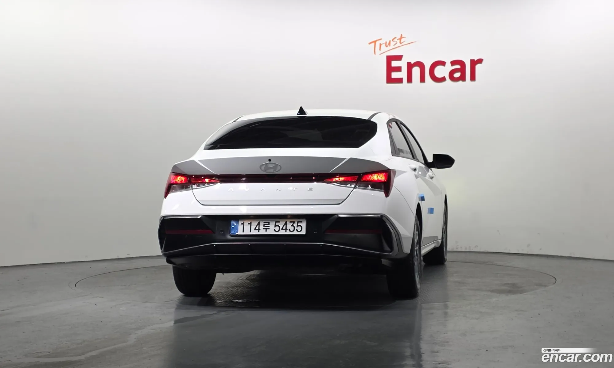 Hyundai Elantra Hybrid 2024 — 12