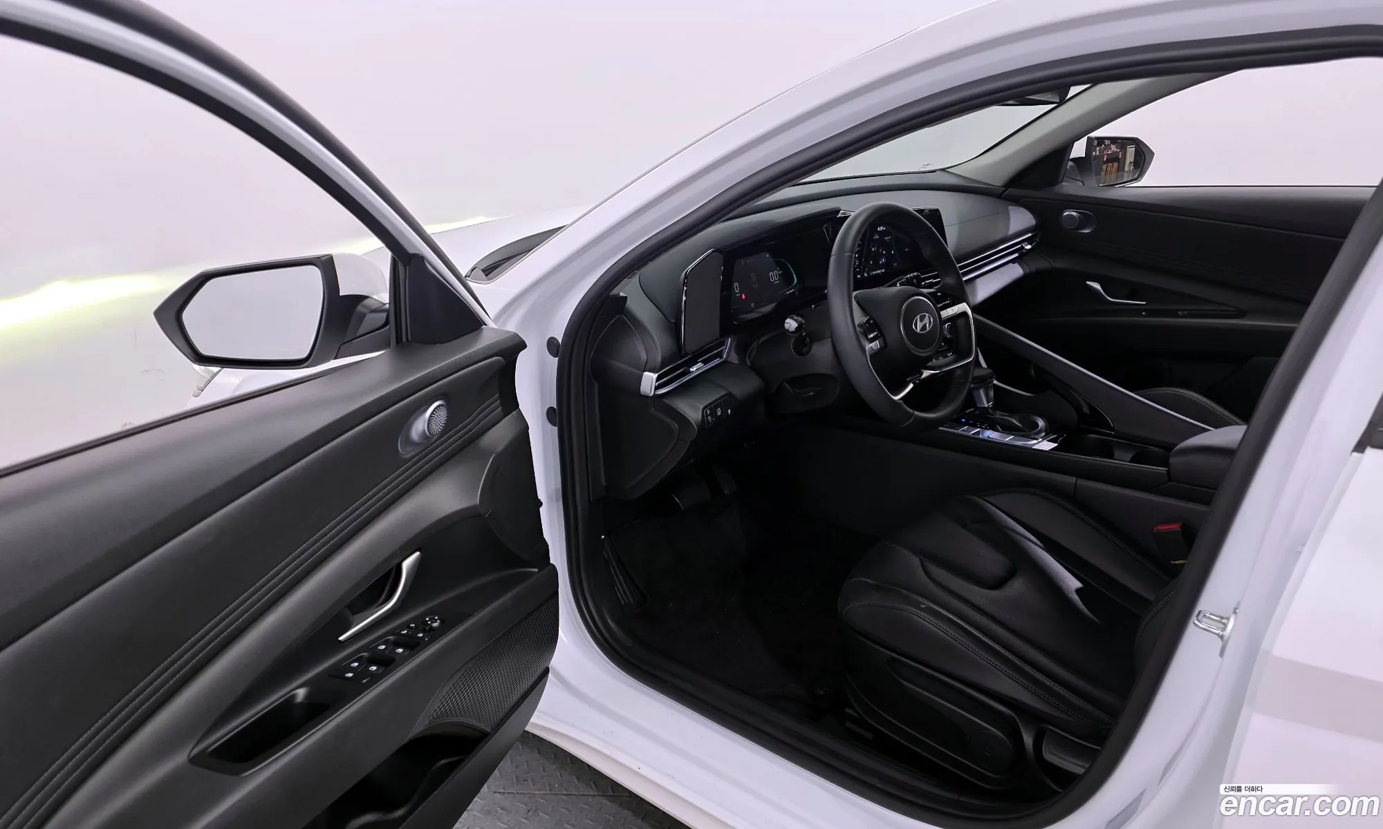 Hyundai Elantra Hybrid 2024 — 17