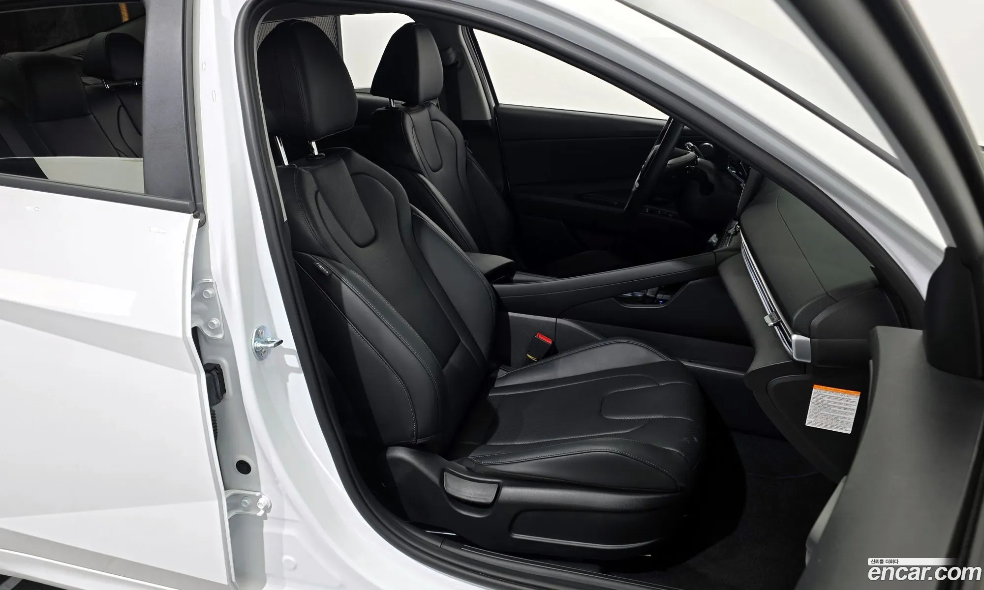 Hyundai Elantra Hybrid 2024 — 18