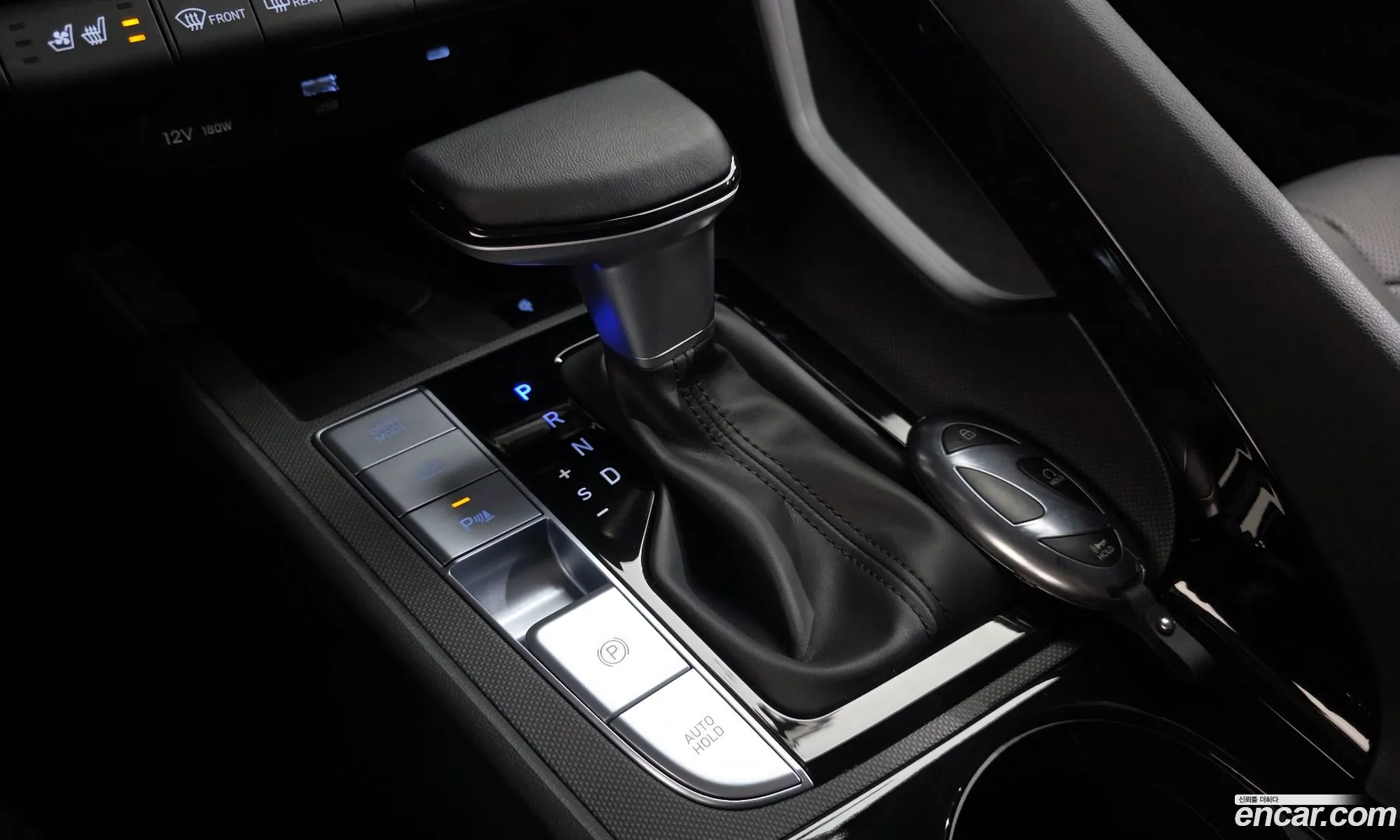 Hyundai Elantra Hybrid 2025 — 19