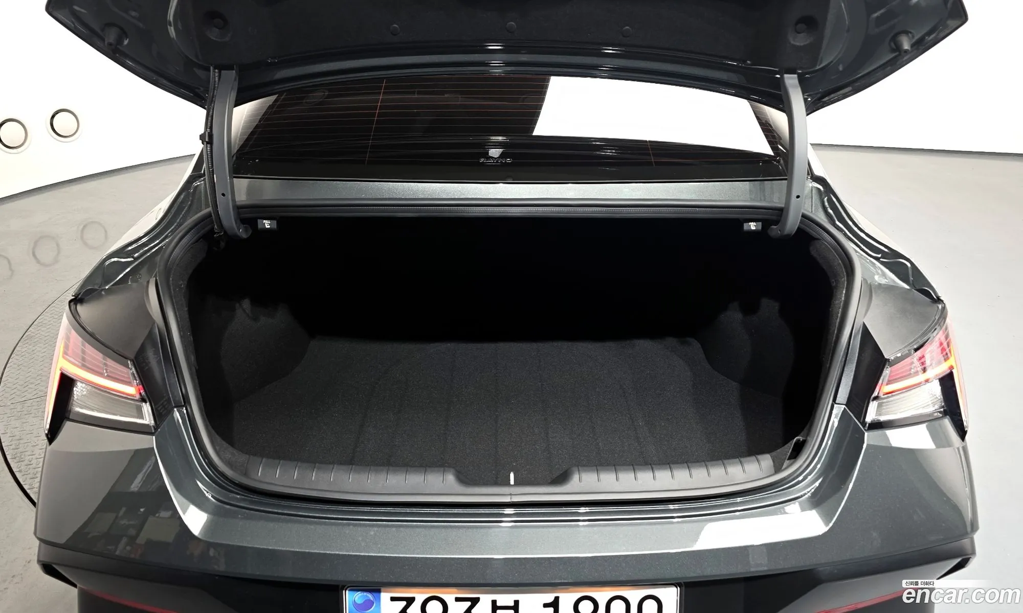 Hyundai Elantra Hybrid 2025 — 9