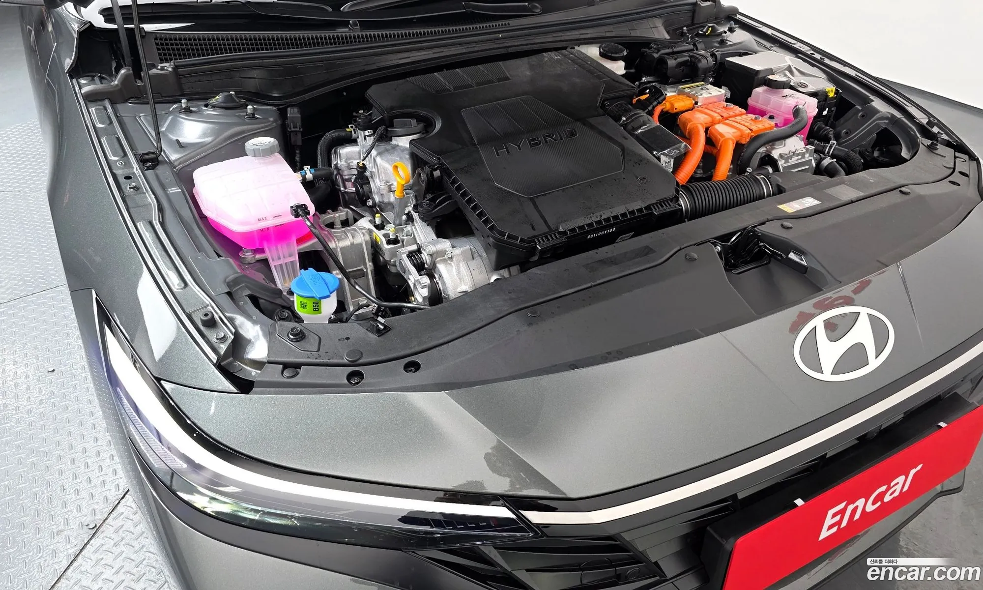 Hyundai Elantra Hybrid 2025 — 7