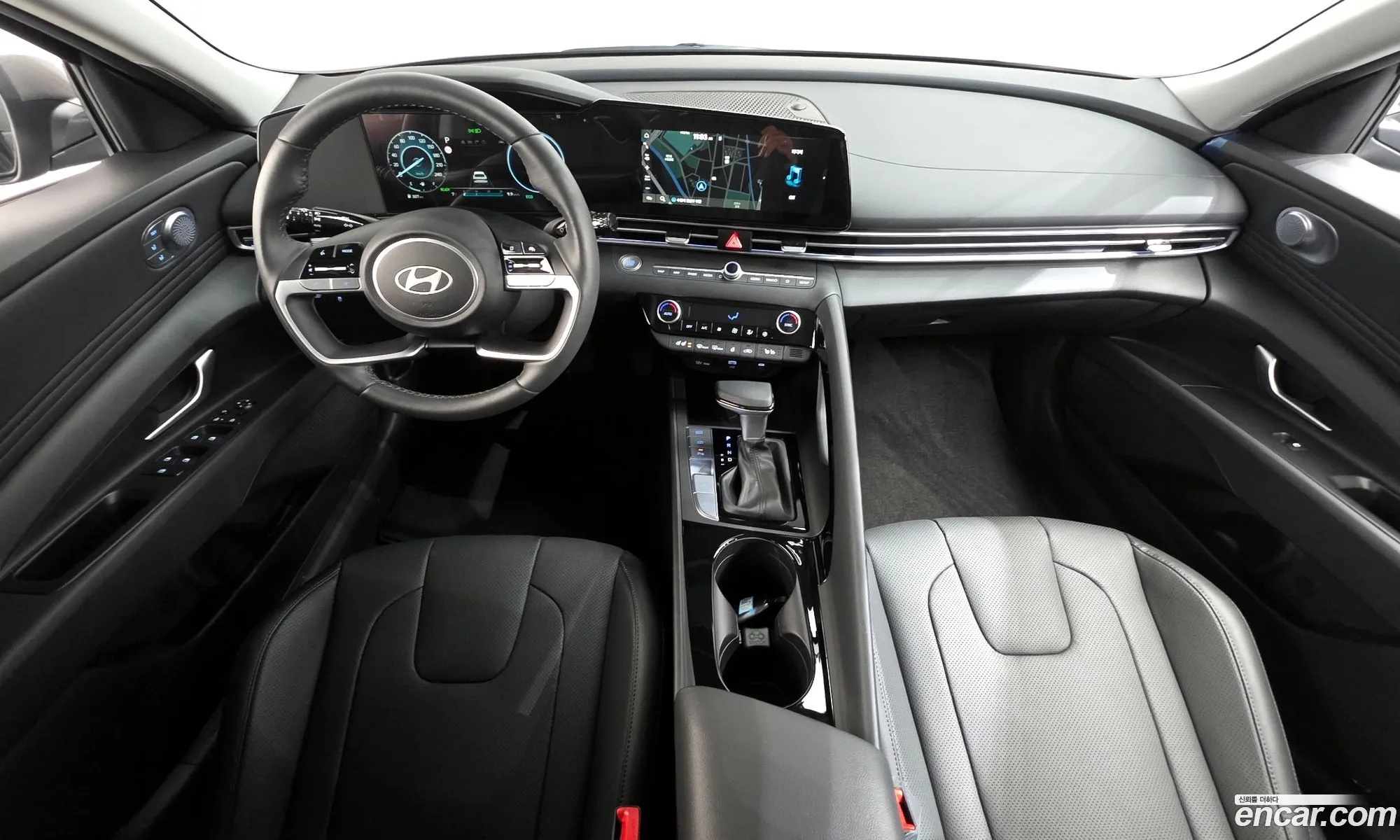 Hyundai Elantra Hybrid 2025 — 18