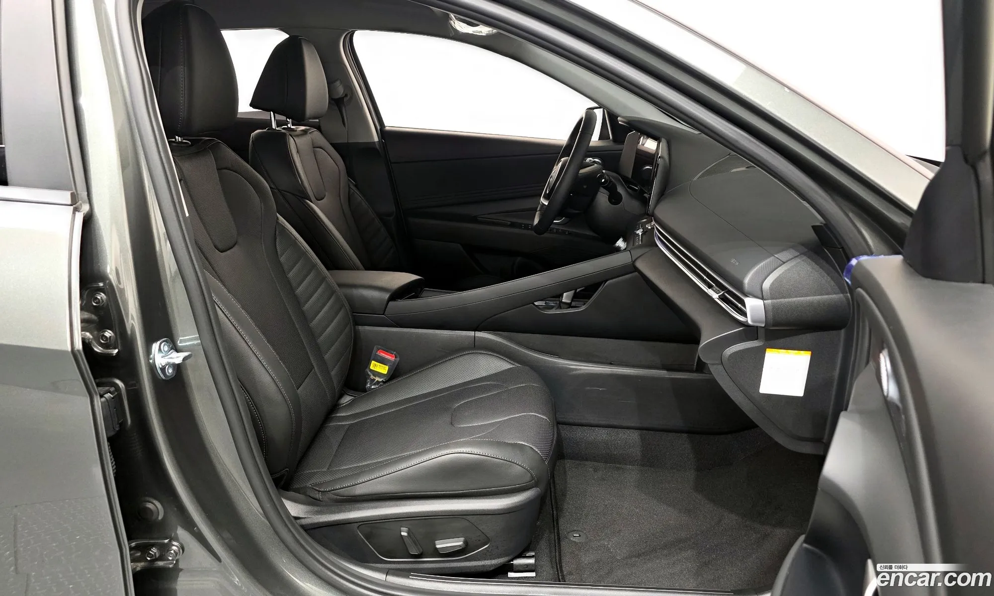 Hyundai Elantra Hybrid 2025 — 5