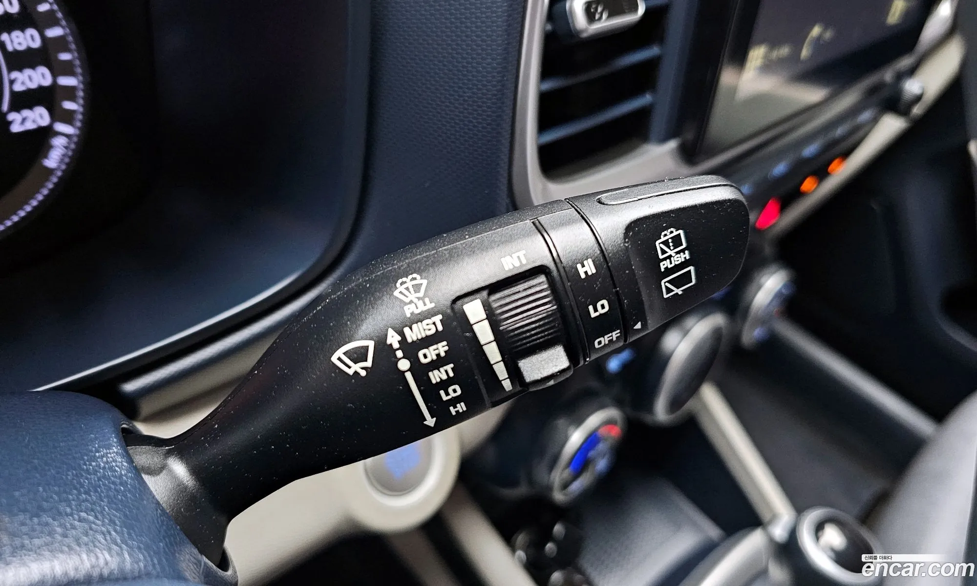 Hyundai Venue 2019 — 10