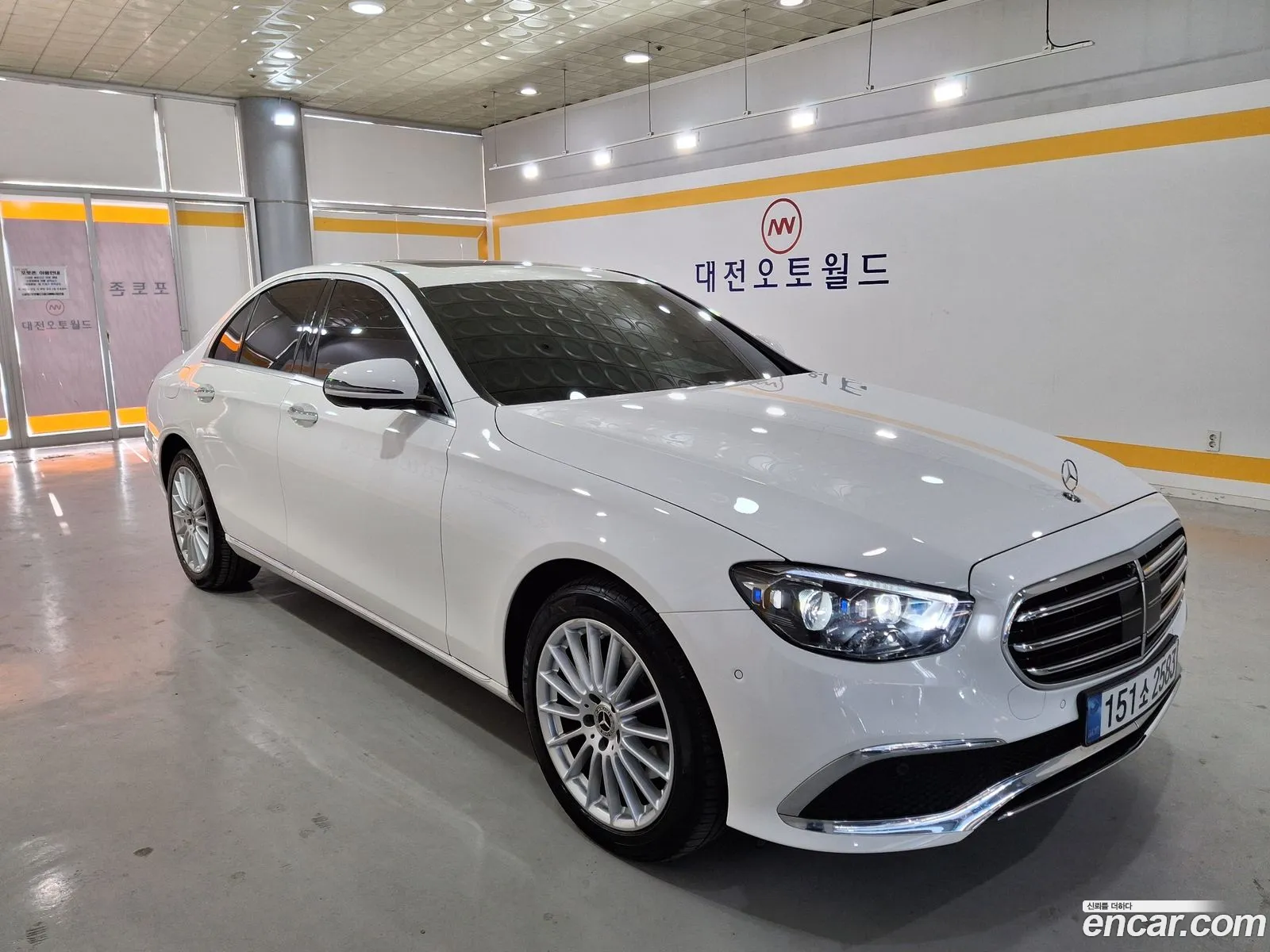 Mercedes-Benz E-Class W213 2023 — 19