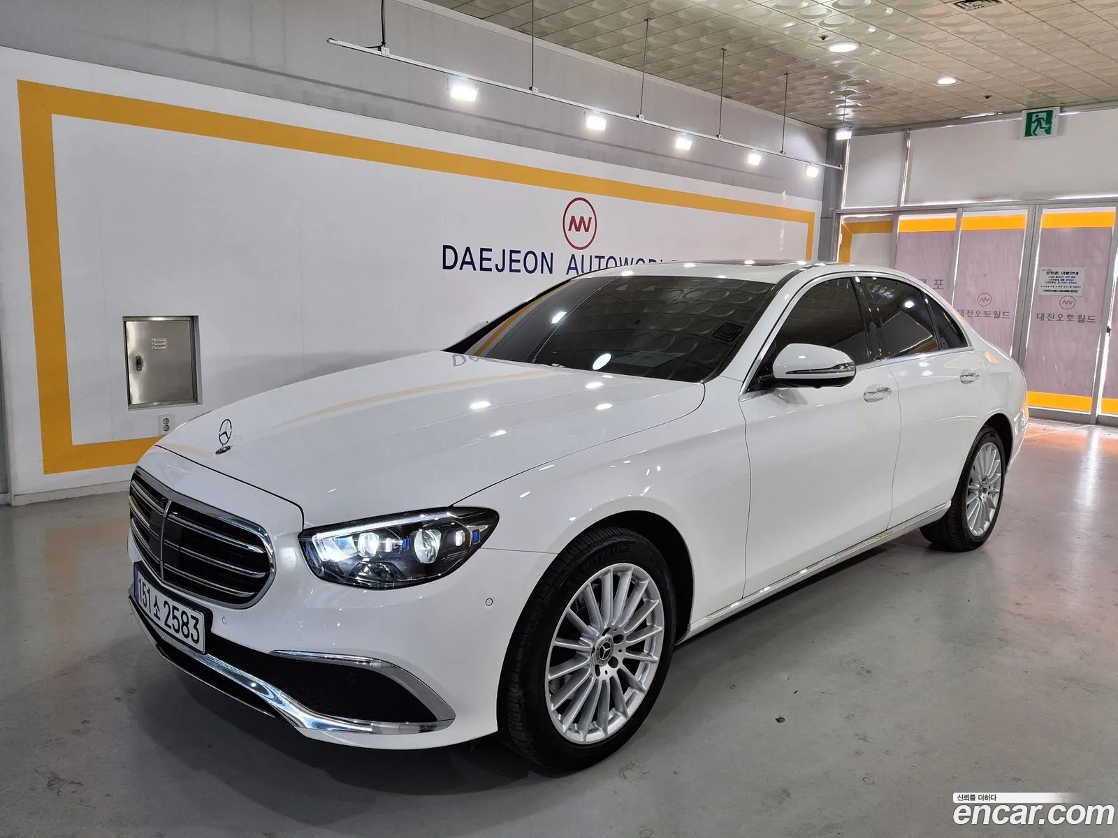 Mercedes-Benz E-Class W213 2023 — 12