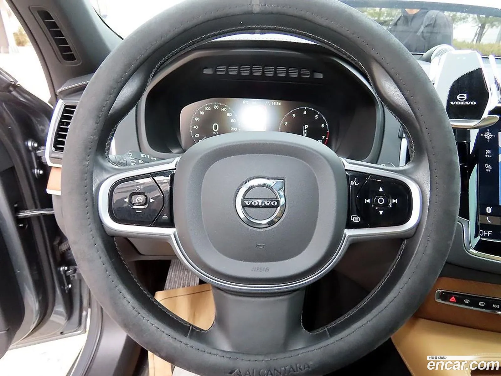 Volvo XC90 2019 — 17