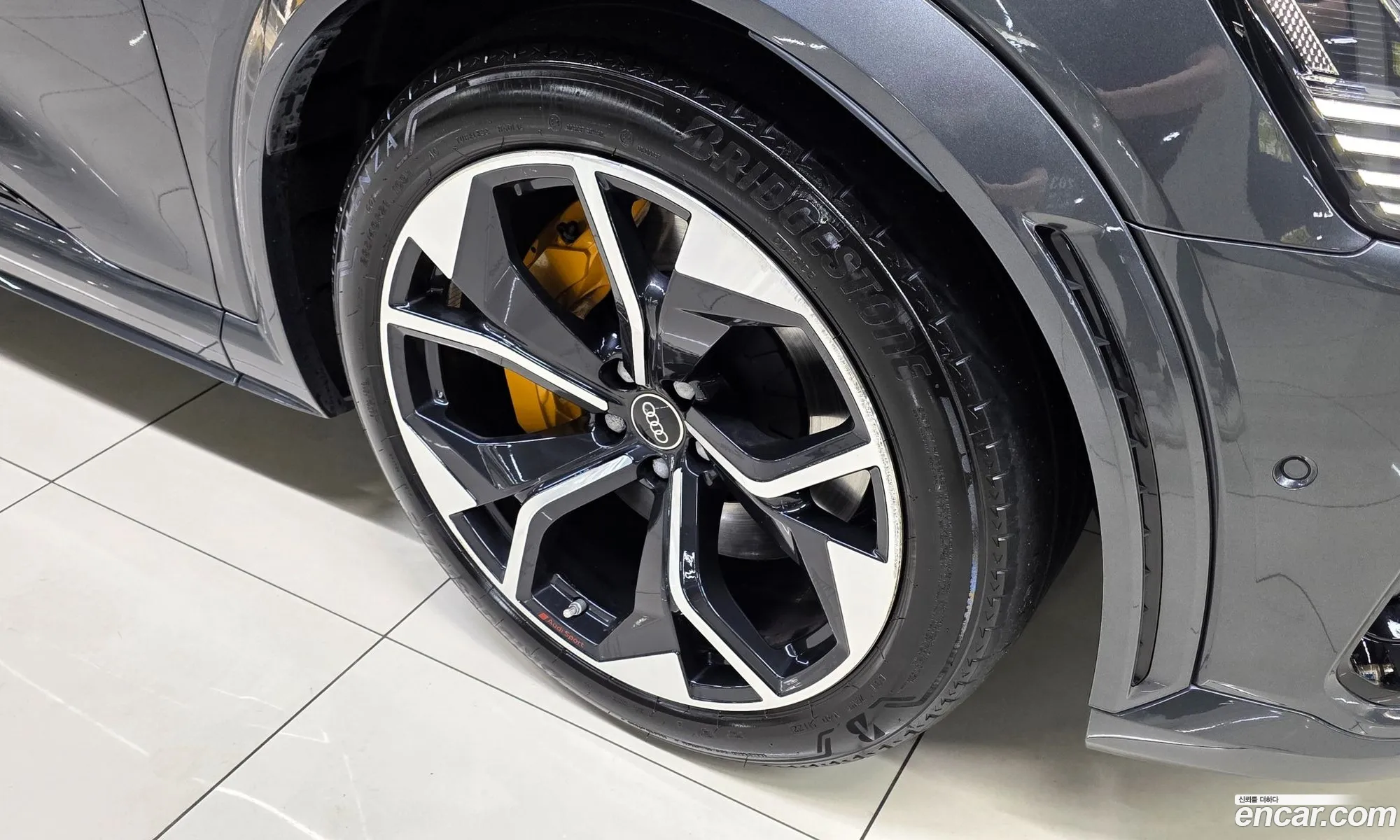 Audi e-tron 2022 — 18