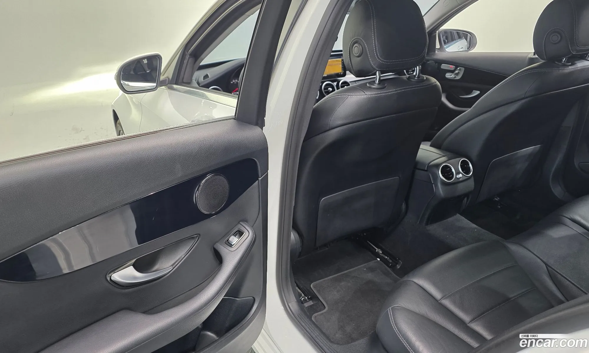 Mercedes-Benz C-Class W205 2019 — 11