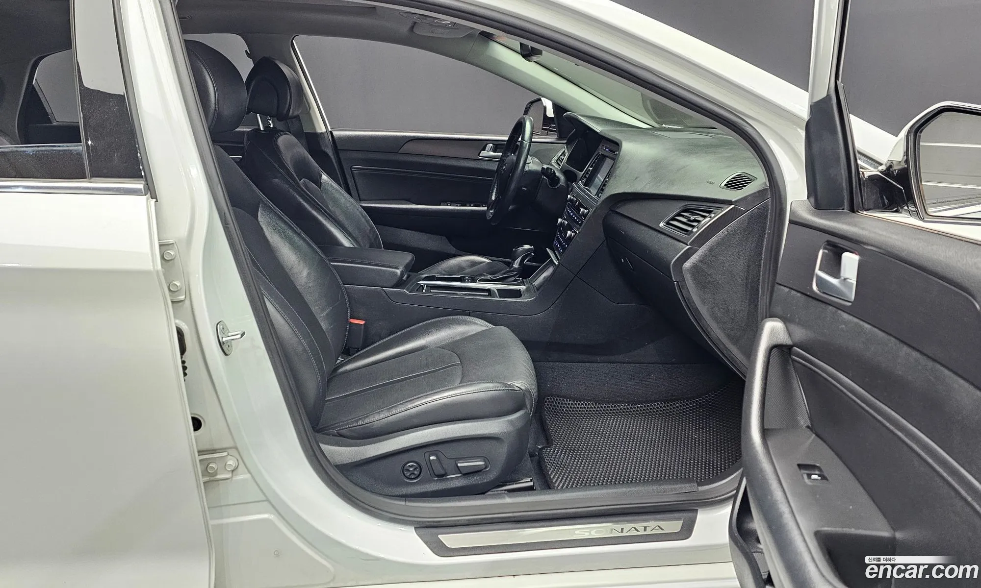 Hyundai LF Sonata 2014 — 12