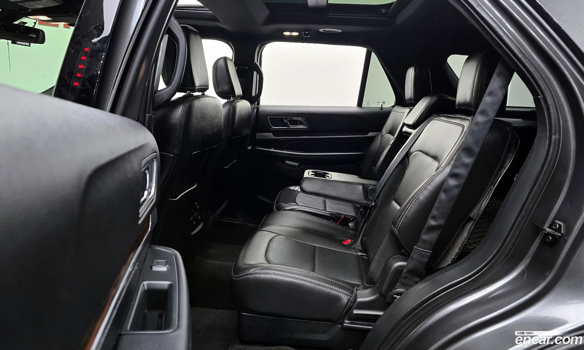 Ford Explorer 2018 1FM5K8FH9JGB23747 — 12