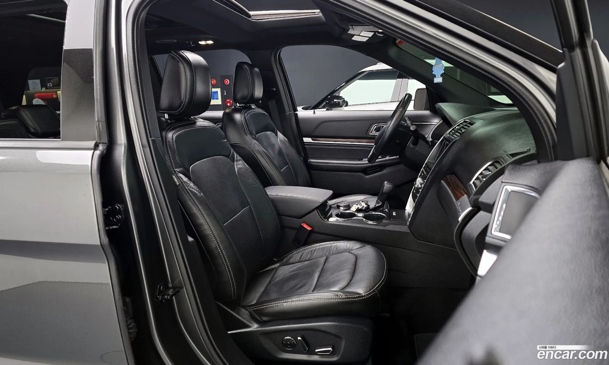 Ford Explorer 2018 1FM5K8FH9JGB23747 — 5