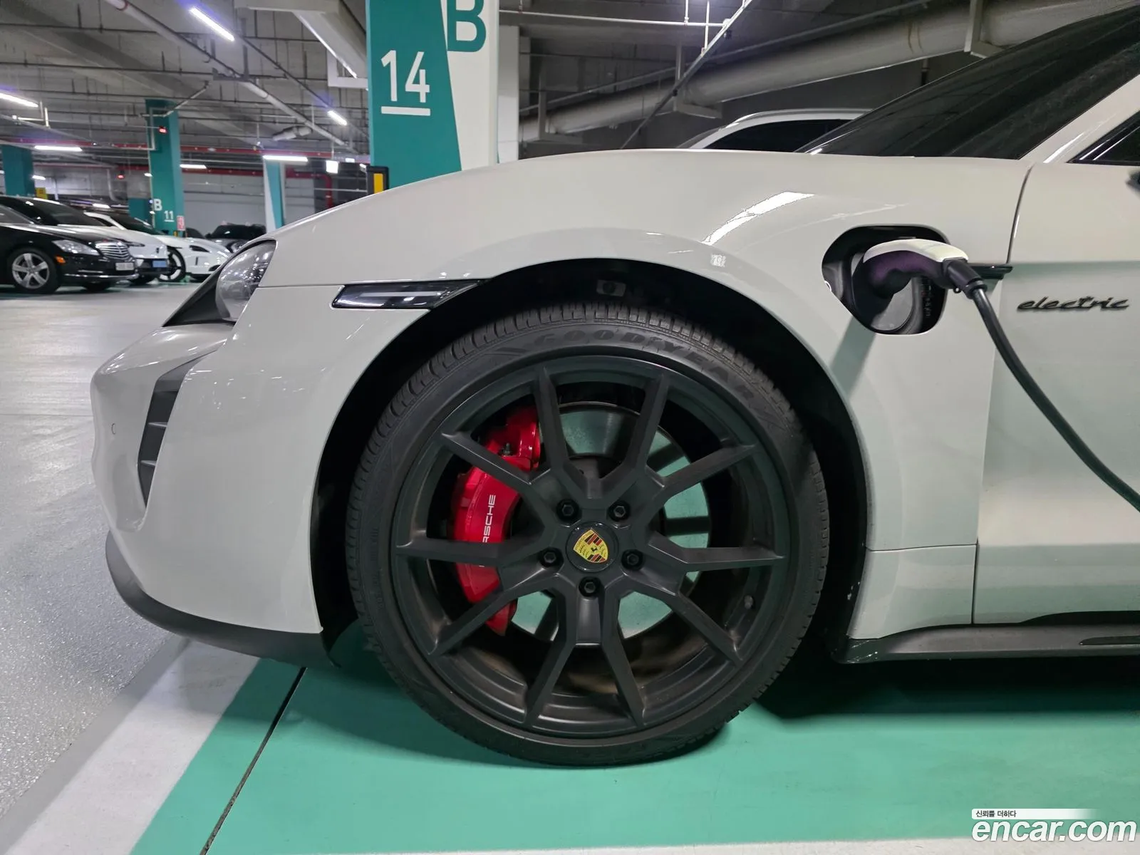 Porsche Taycan 2023 — 4
