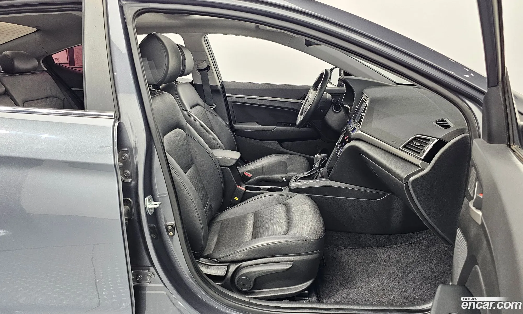 Hyundai Elantra AD 2016 — 14