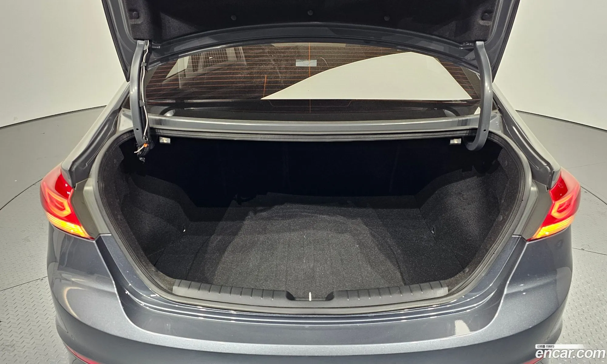 Hyundai Elantra AD 2016 — 12