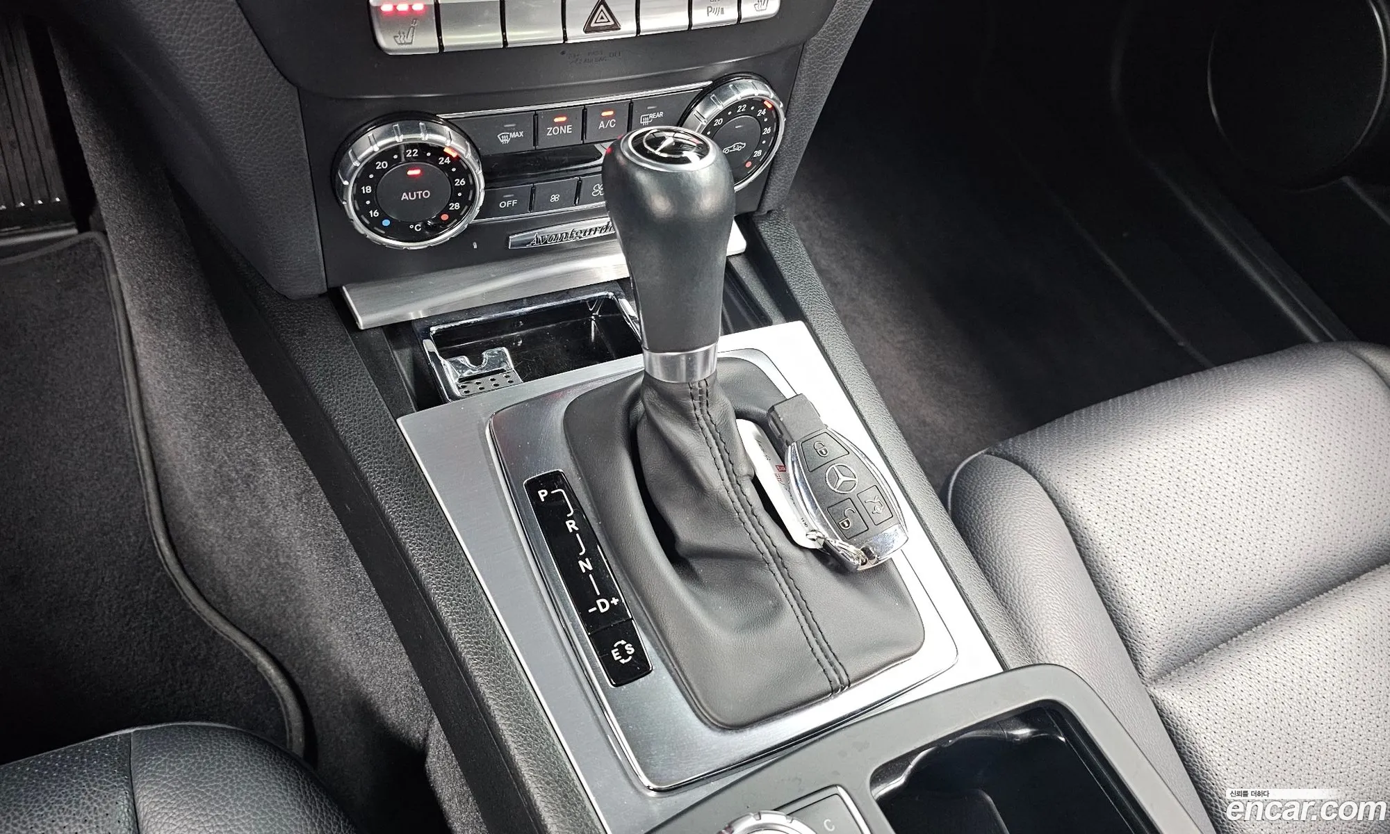 Mercedes-Benz C-Class W204 2012 WDDGF4JB3CA689296 — 16
