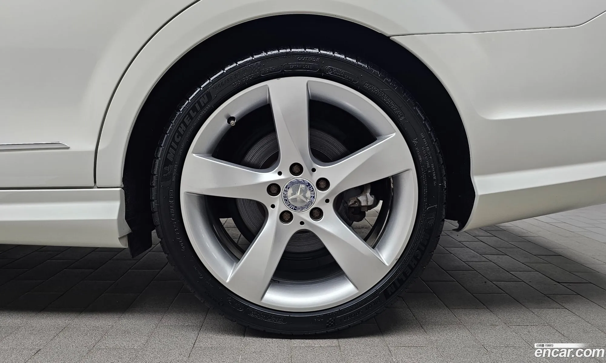 Mercedes-Benz C-Class W204 2012 WDDGF4JB3CA689296 — 18