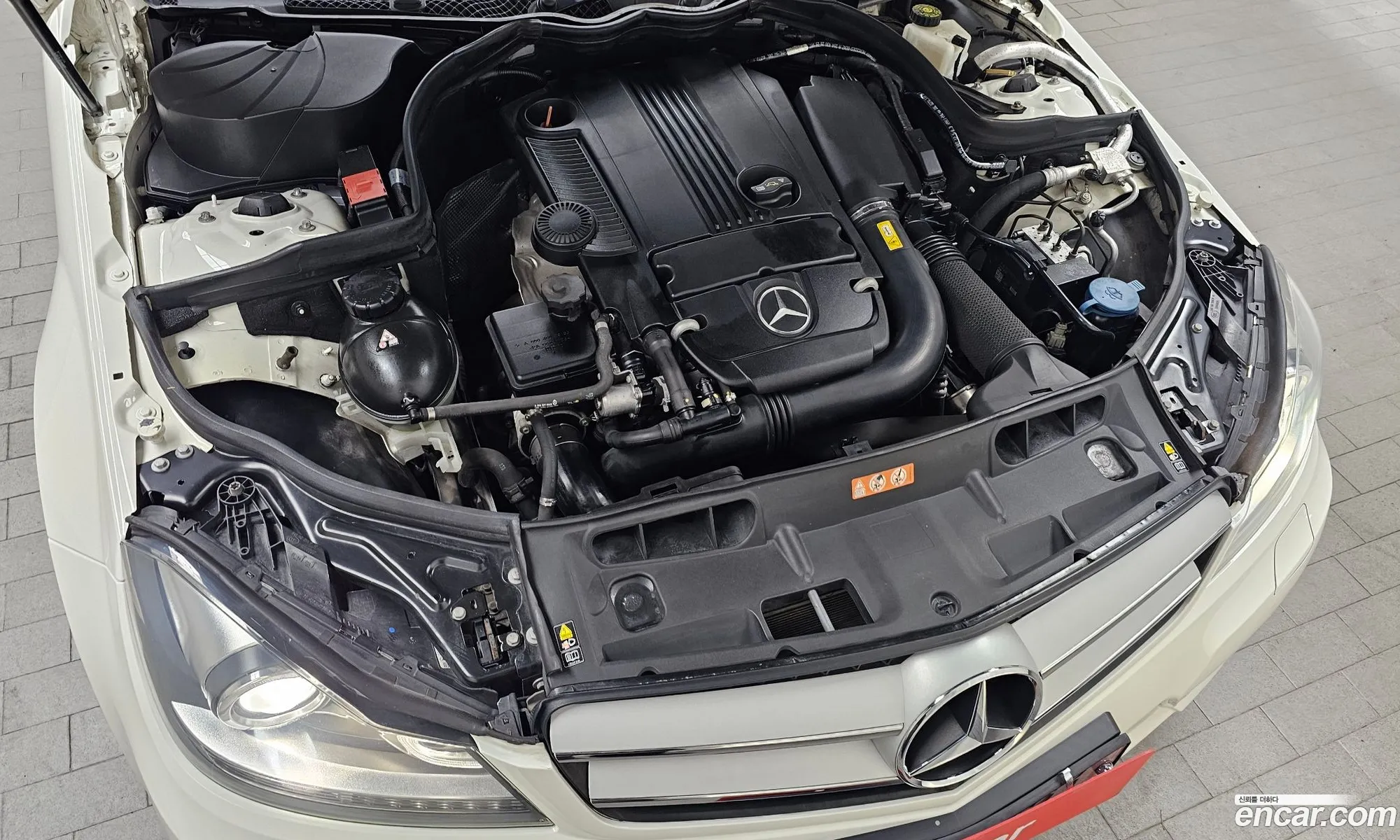 Mercedes-Benz C-Class W204 2012 WDDGF4JB3CA689296 — 19