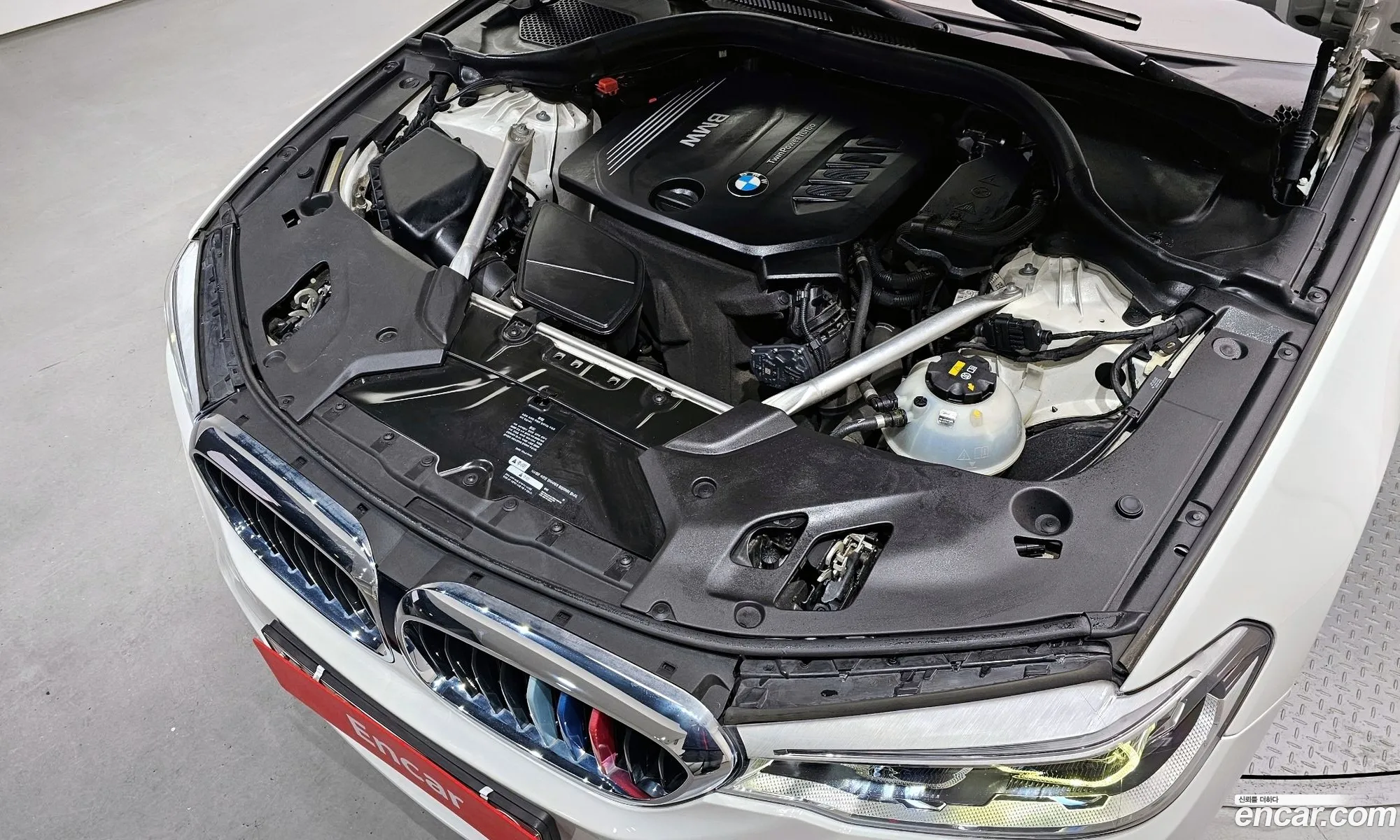BMW 5 Series 2018 WBAJC5100JG861899 — 19